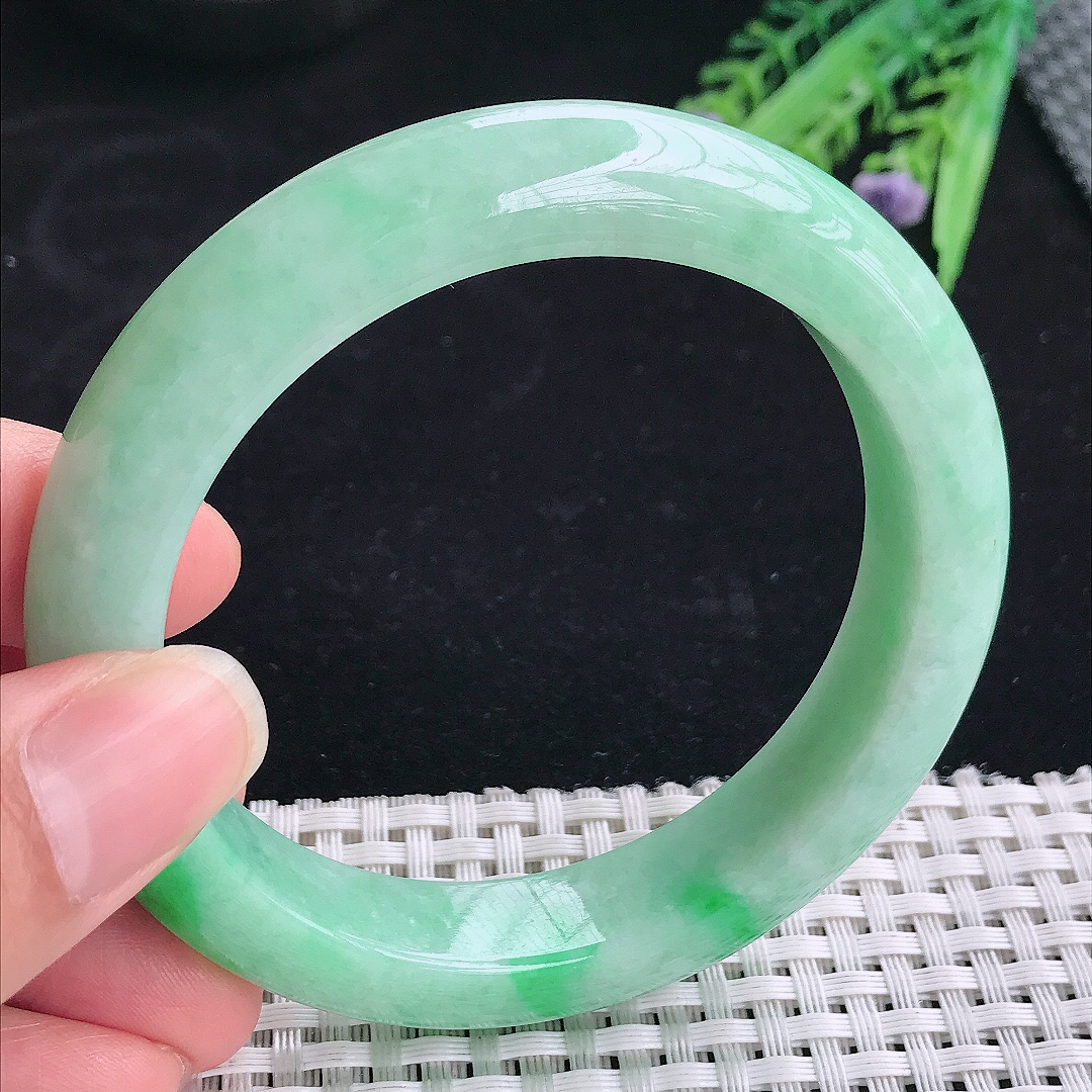 实拍A货翡翠59.5/12.8/9.5老坑精美飘阳绿手镯翡翠玉镯平安镯