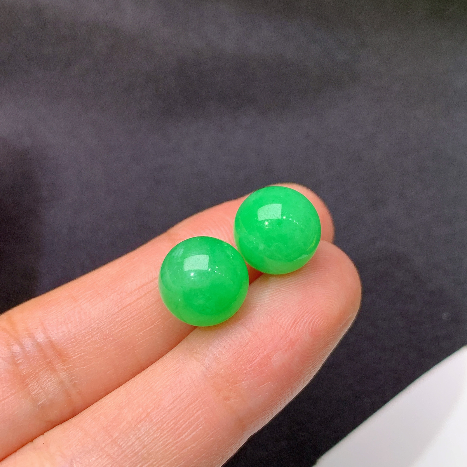 翠绿圆珠一对，镶嵌佳品，冰润色阳，种水足，Styh  直径10.2