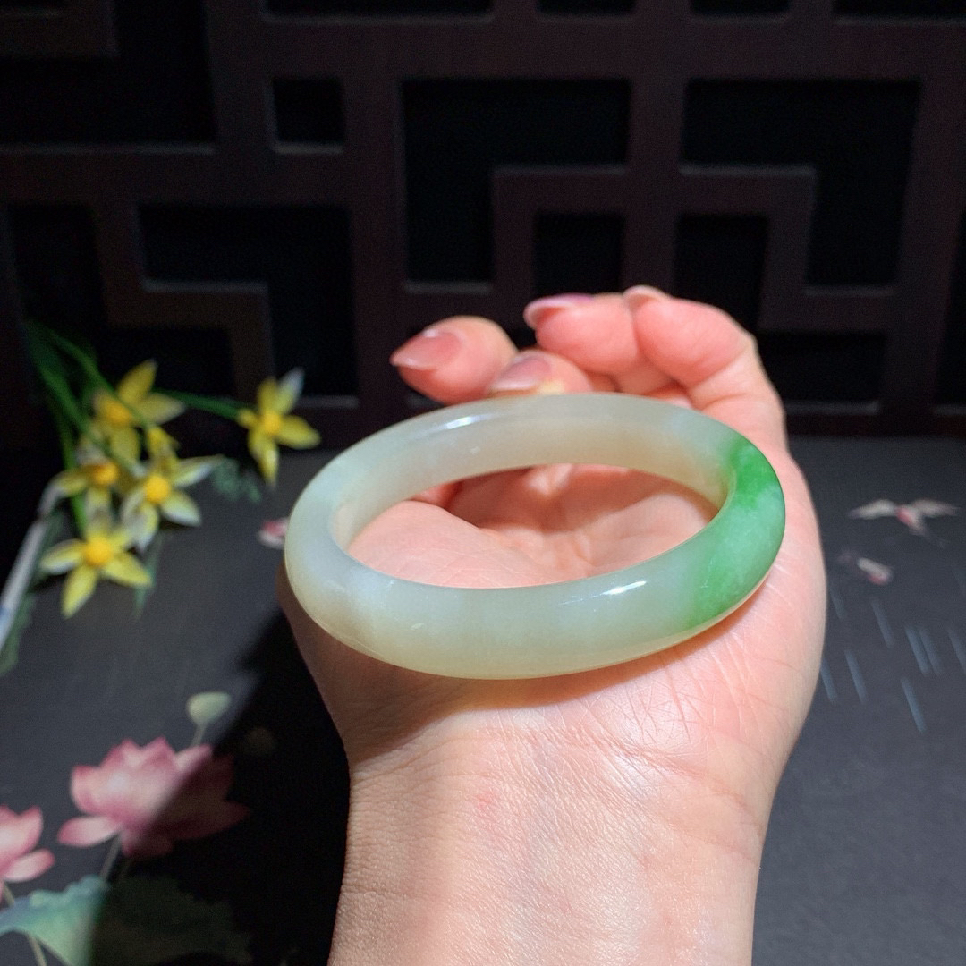 和田玉55圈翠青手镯！玉质细腻油润 底色纯净 无裂无黑 脂粉好，品质高