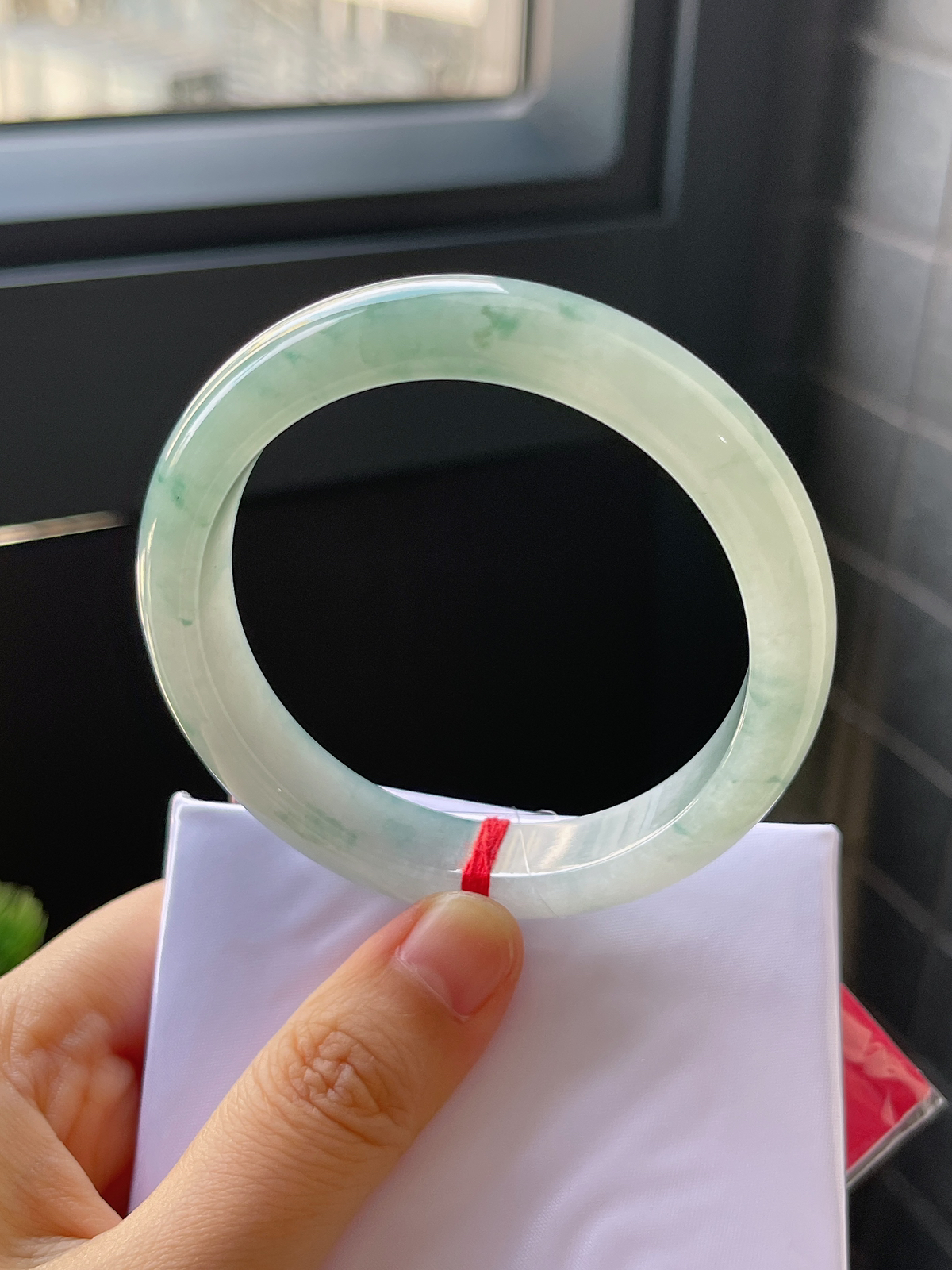 正圈55.8圈口，翡翠冰糯种飘绿手镯