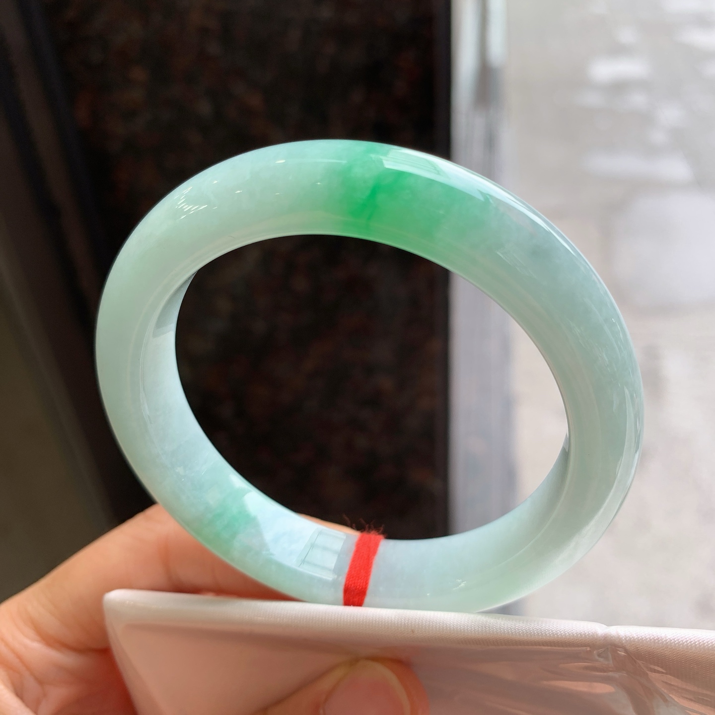 正圈飘绿，有纹，尺寸：56.2/12/9，清爽