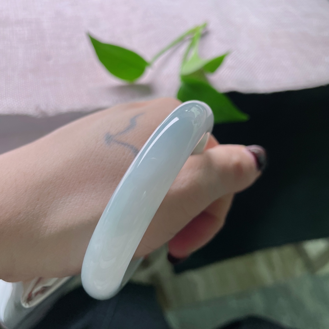 53.8/11.3/8，淡绿底正圈，水头好，质地温润细腻，淡雅倾心，无裂，ss51555a