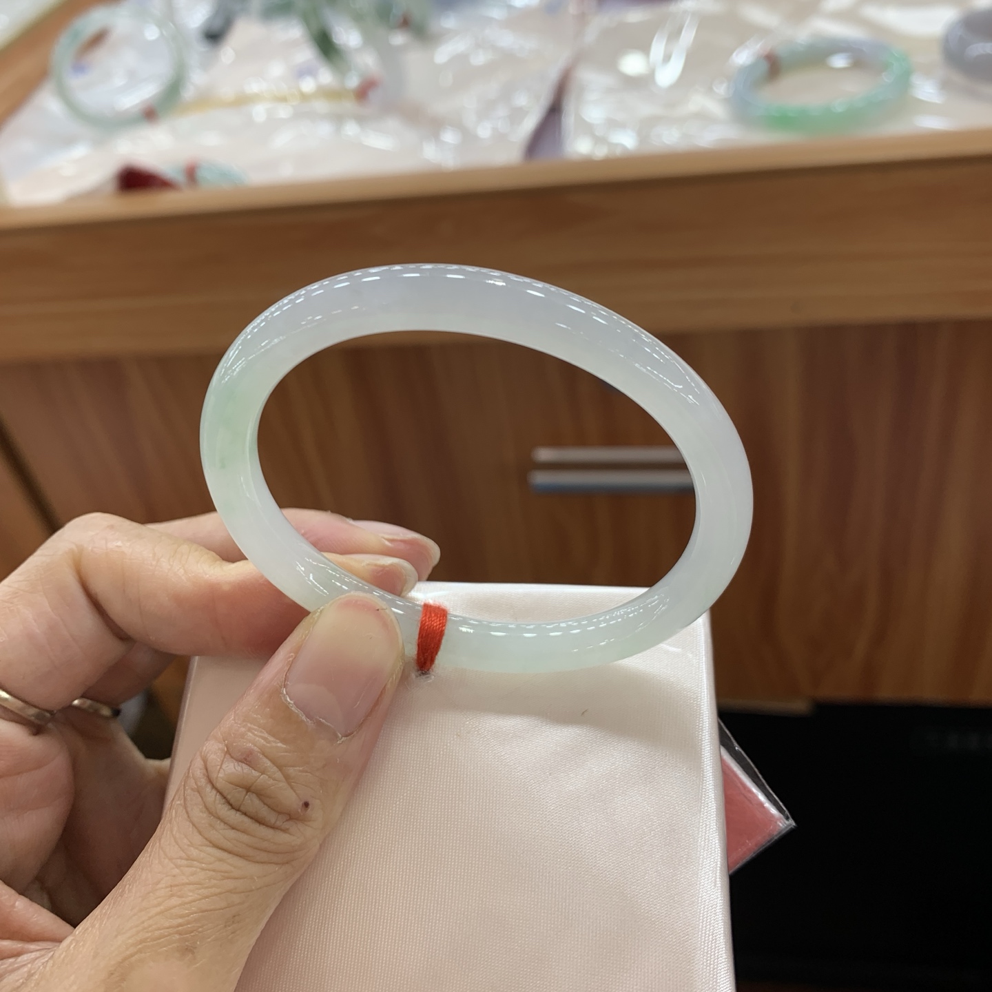 042704FN，飘绿贵妃翡翠手镯，54-46-6.8-6.5