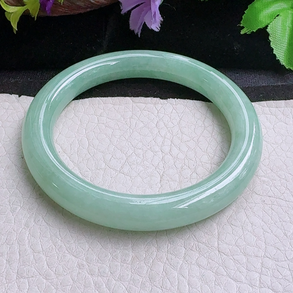 n实拍55*9.6*9.5美人镯 缅甸翡翠a货手镯果绿秀气圆条玉镯子