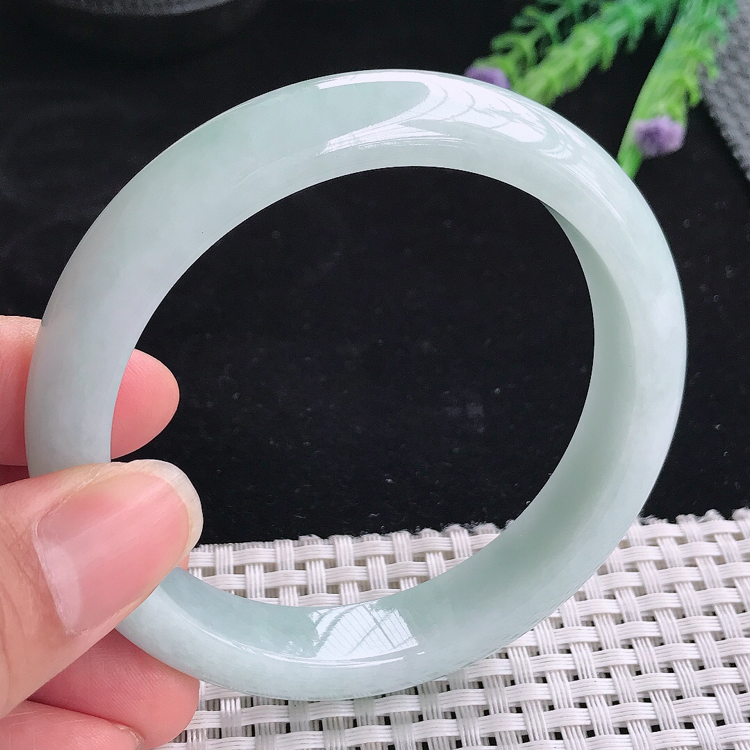 实拍A货翡翠60.5/12.7/8.6大圈口老坑温润浅绿色手镯翡翠玉镯平安镯