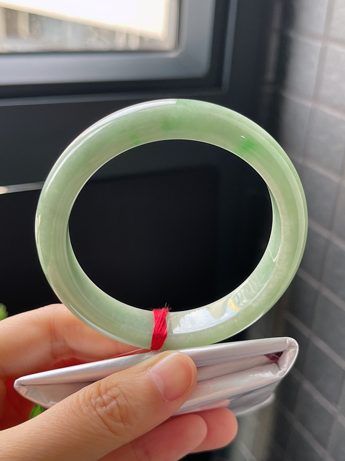 正圈56圈口，翡翠糯化种果绿色手镯