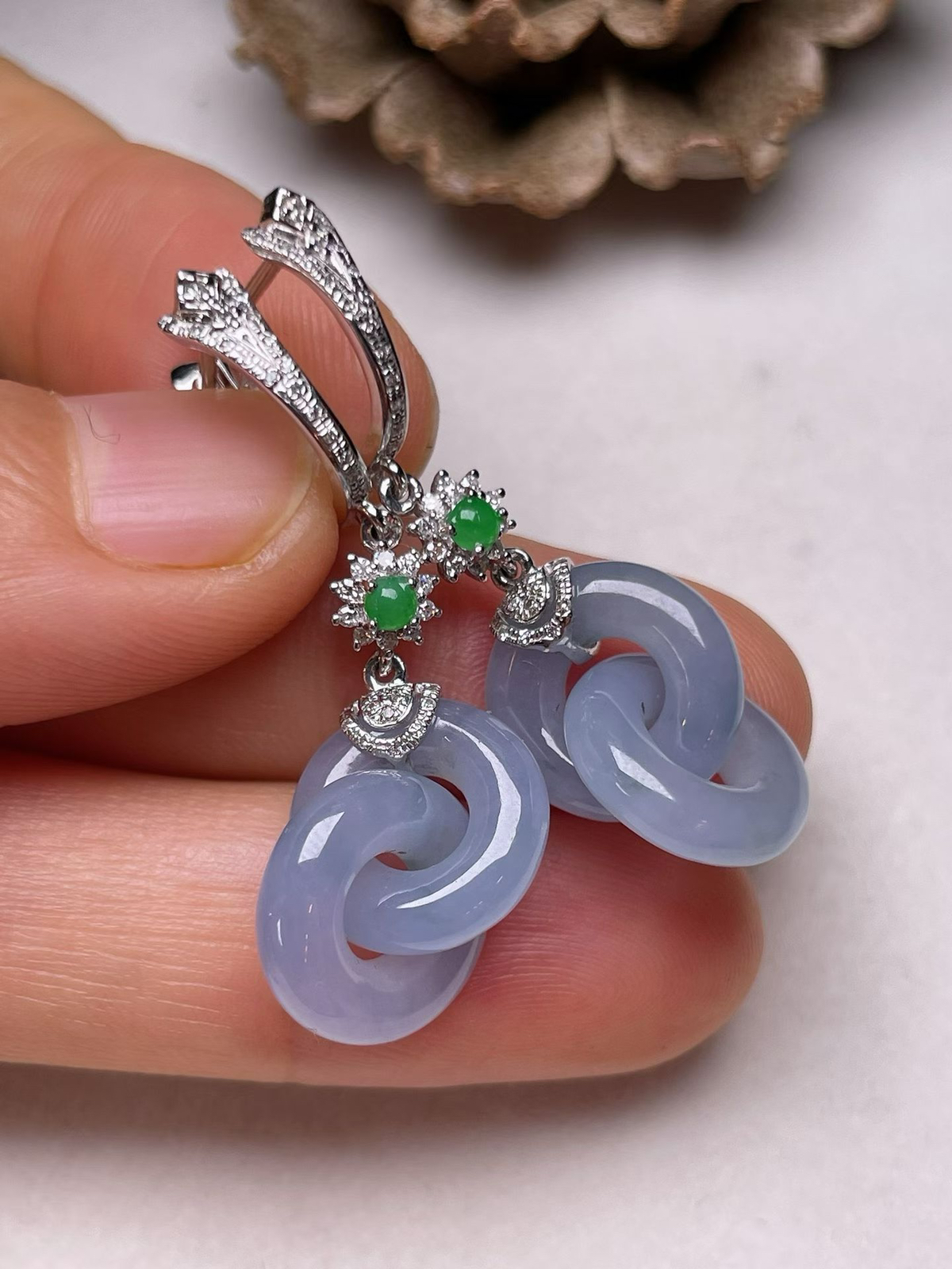 冰糯种紫罗兰平安扣耳坠、真金真钻镶嵌，种水好，玉质细腻 .裸石尺寸 12.3*