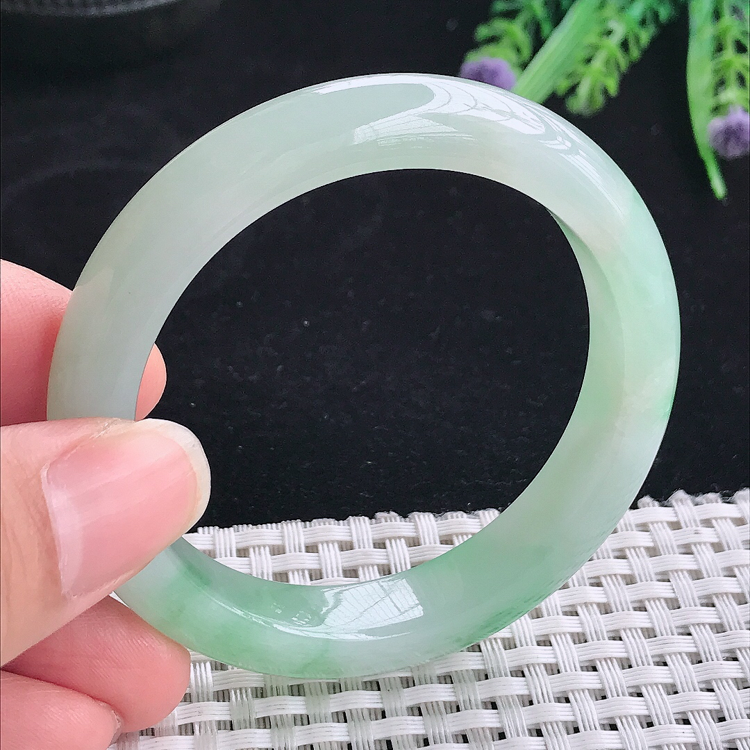 实拍A货翡翠51.5/10.6/8.2小圈口老坑冰胶水灵飘绿手镯翡翠玉镯手环