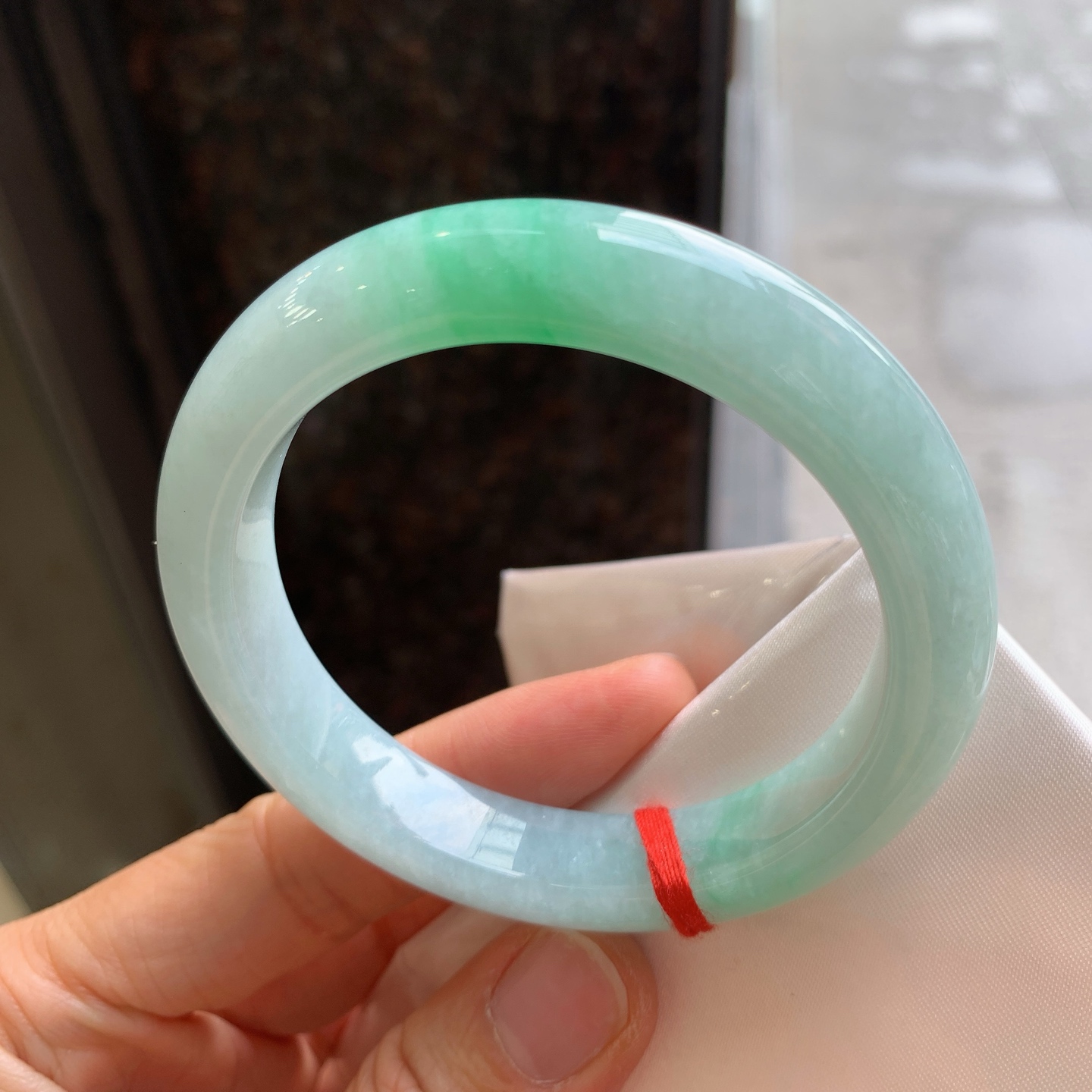 正圈飘绿，有纹，尺寸：56.2/12/9，清爽