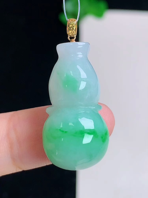 ，18k金镶飘绿葫芦，无裂，尺寸26.6/13.8/9.4，№:y2772  20