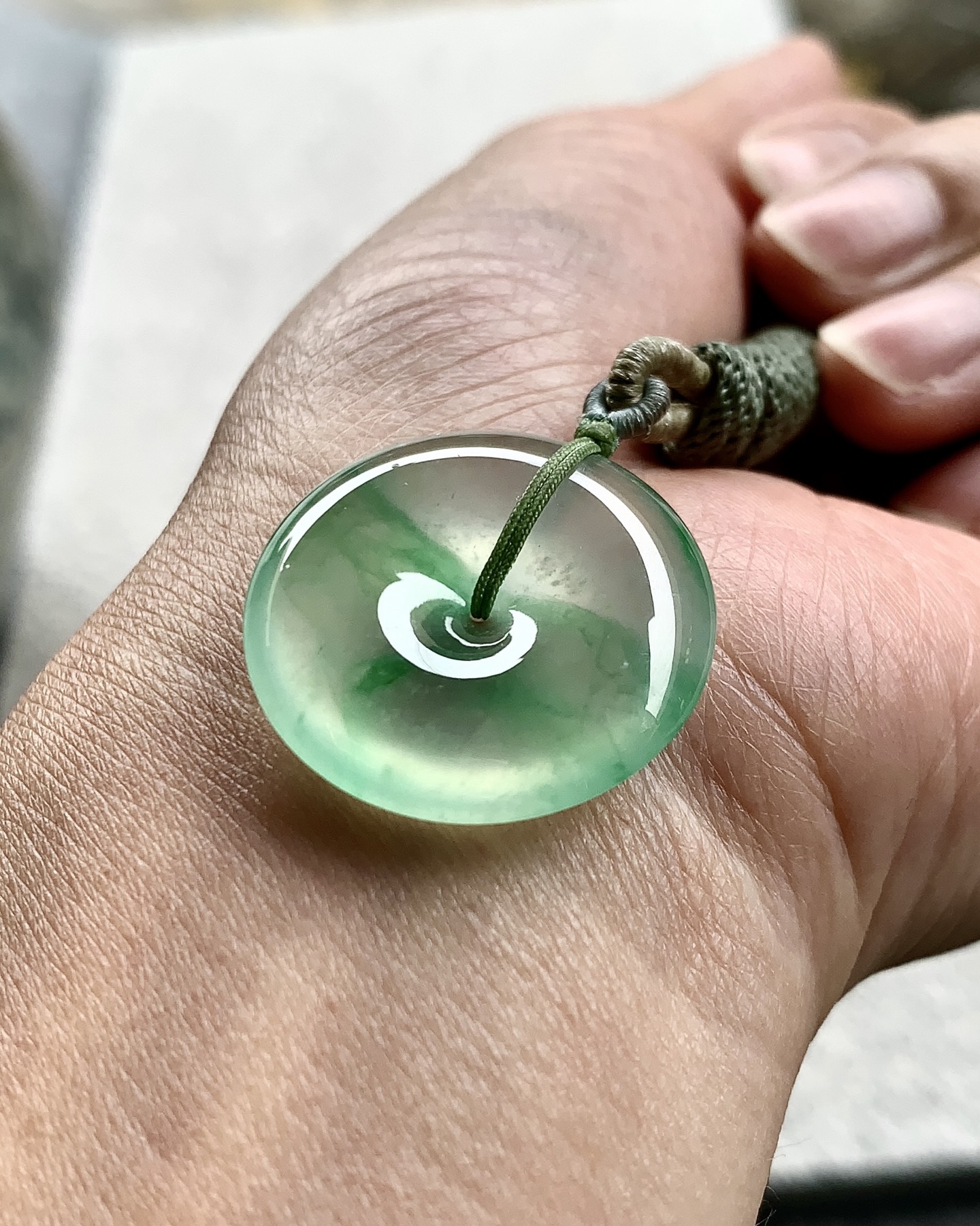 ️ 冰绿平安扣，种质通透起胶，灵动自然，色泽清透而不失鲜活，尺寸25.9×5.6