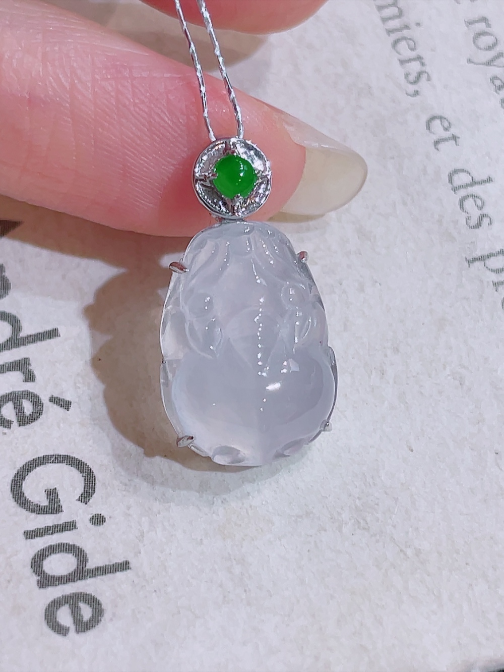 ️高冰貔貅吊坠，无裂，18k金镶嵌，种水，全景天窗，厚装饱满，招财进宝，时来运转，荧光四射，刚性十