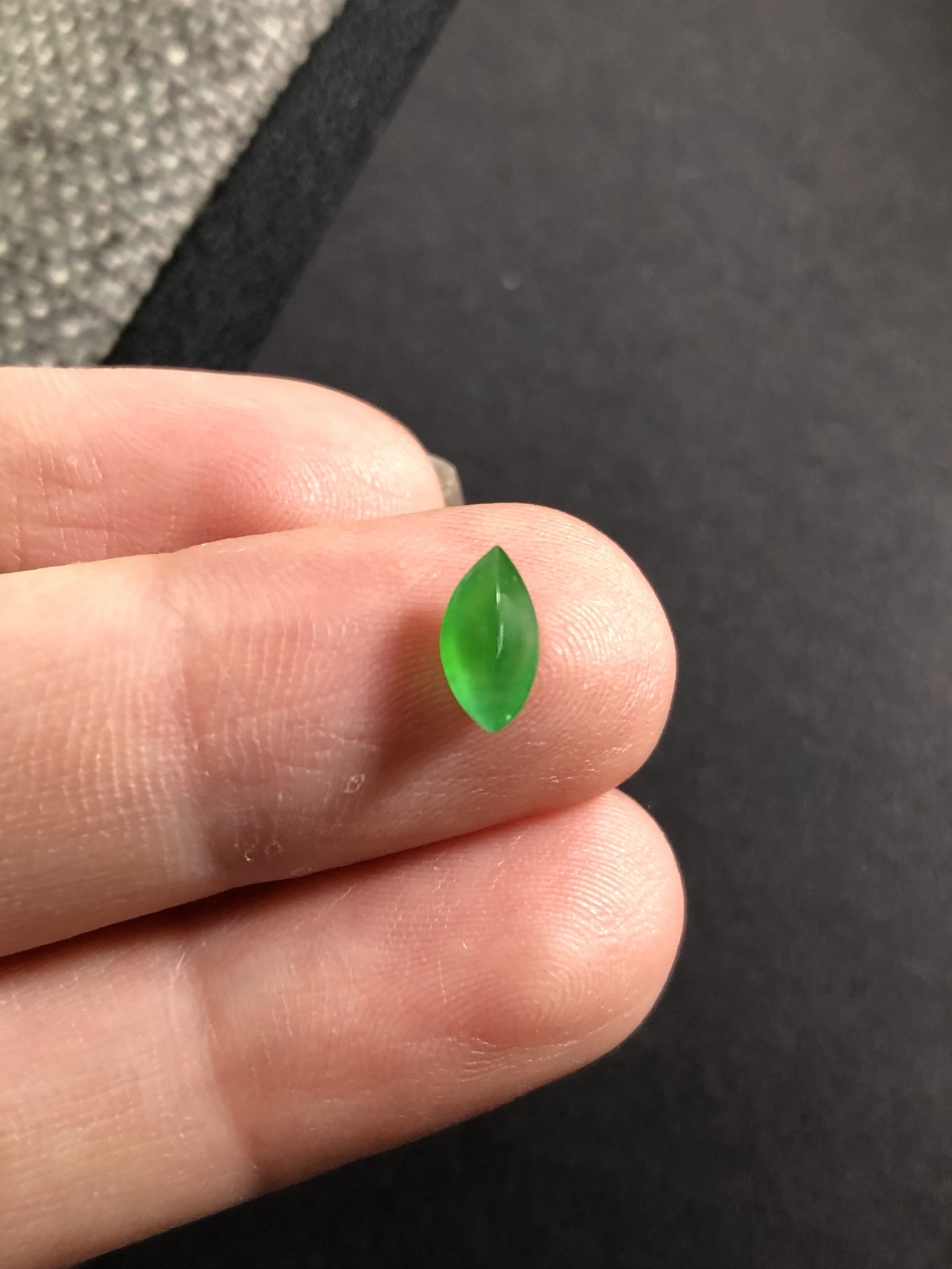 ️ 940395「阳绿马眼」，品相佳，色泽阳绿均匀，无封底，种好水润，7.7/4/3