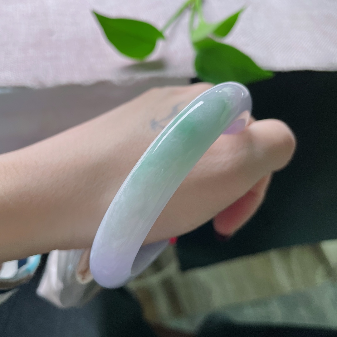 60.9/12.1/8.7，正圈，一抹飘绿，大圈口，紫气东来，绿意新生。皮纹，ss51377a