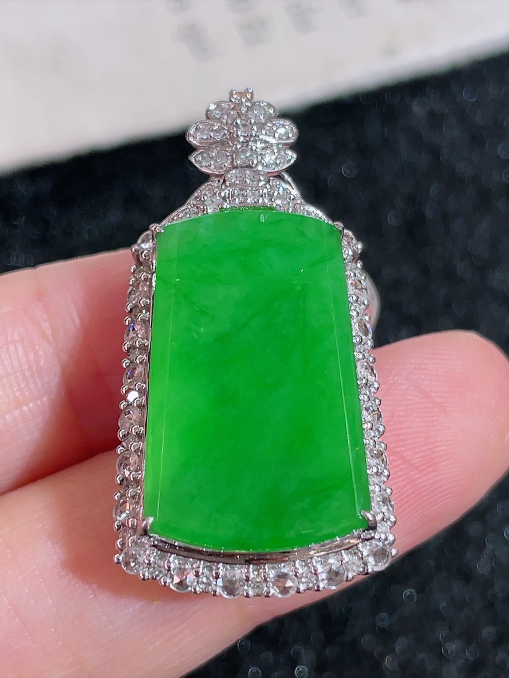 ️冰绿大无事牌吊坠，无裂，18k金镶嵌，种水，盖中盖，重金镶嵌，南非钻镶，厚装饱满，平安无事，平安