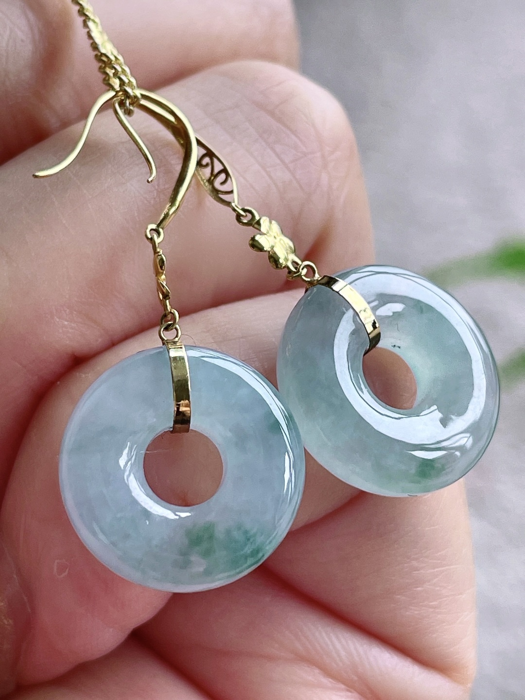 冰飘花甜甜圈耳坠，18k金镶嵌，无裂，性比高33，裸石15.4-4.3，重量4.4克