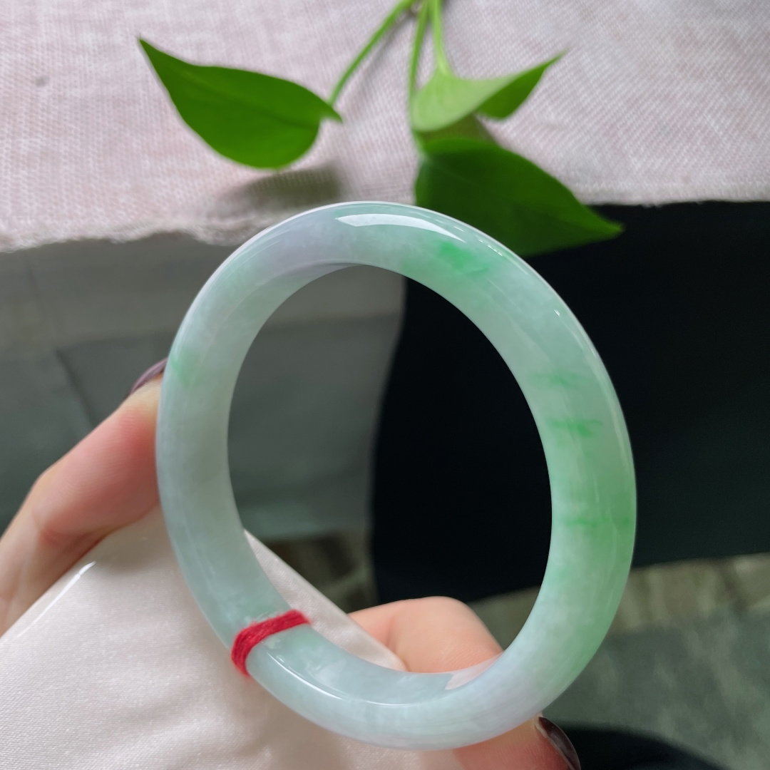 59.9/11.7/7.9，飘绿正圈，大圈口，水润细腻，绿意随意飘洒，肆意张扬，皮纹，ss51264a