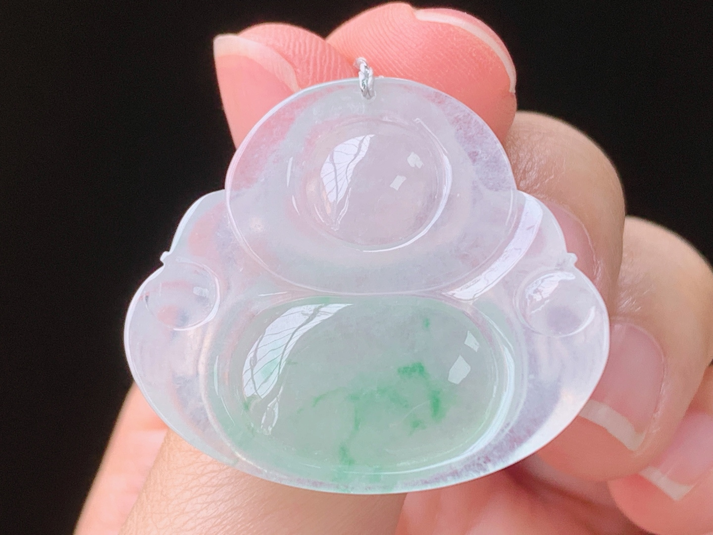 冰飘绿佛公，翠色灵动，冰清玉洁，无裂，尺寸:29.1-33.1-5.7mm，编号24 Z