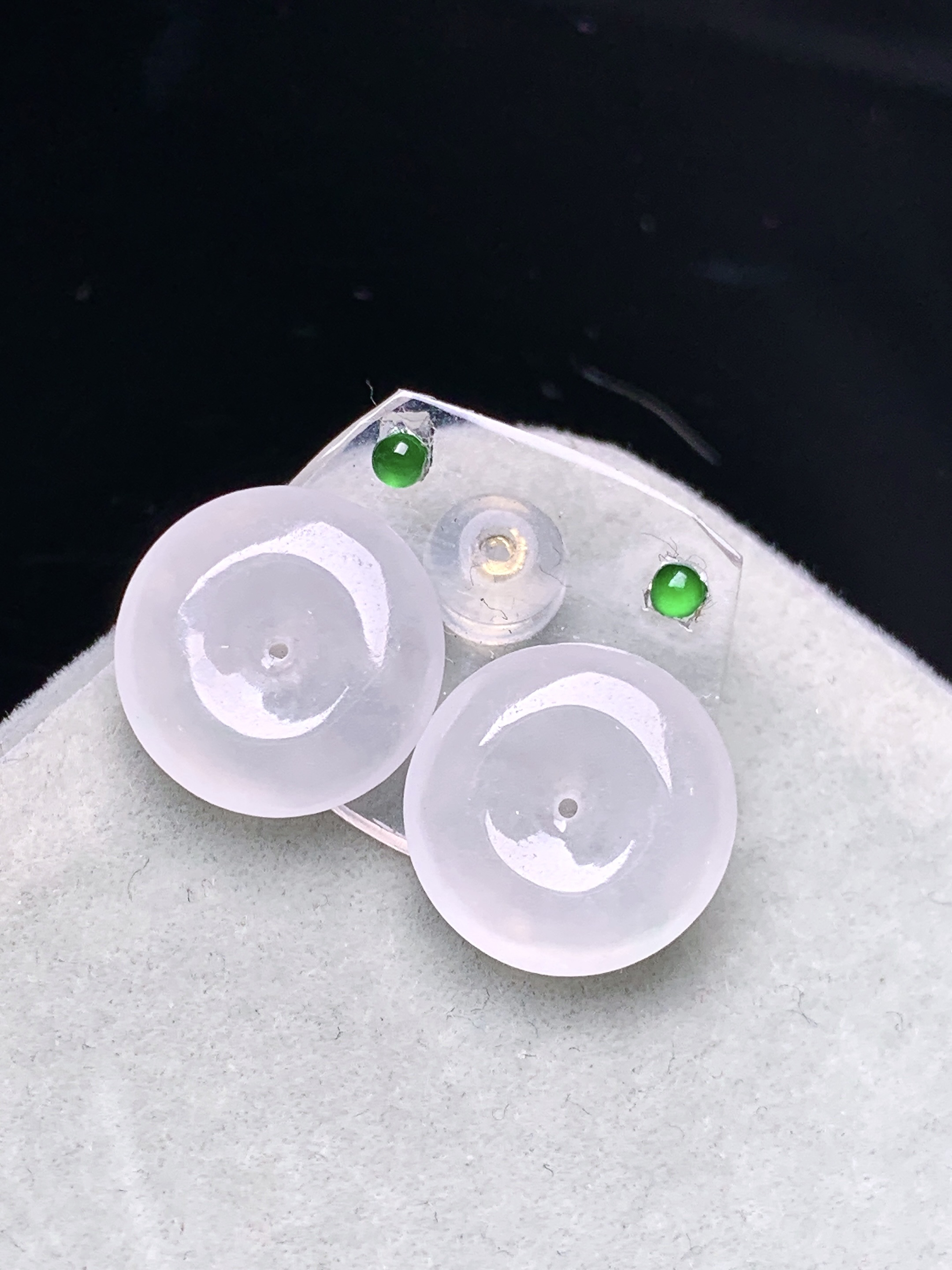 镶嵌款 冰种平安扣一对 玉质细腻 色泽艳丽清新 水润亮眼 整体尺寸11.8*2.8*2x