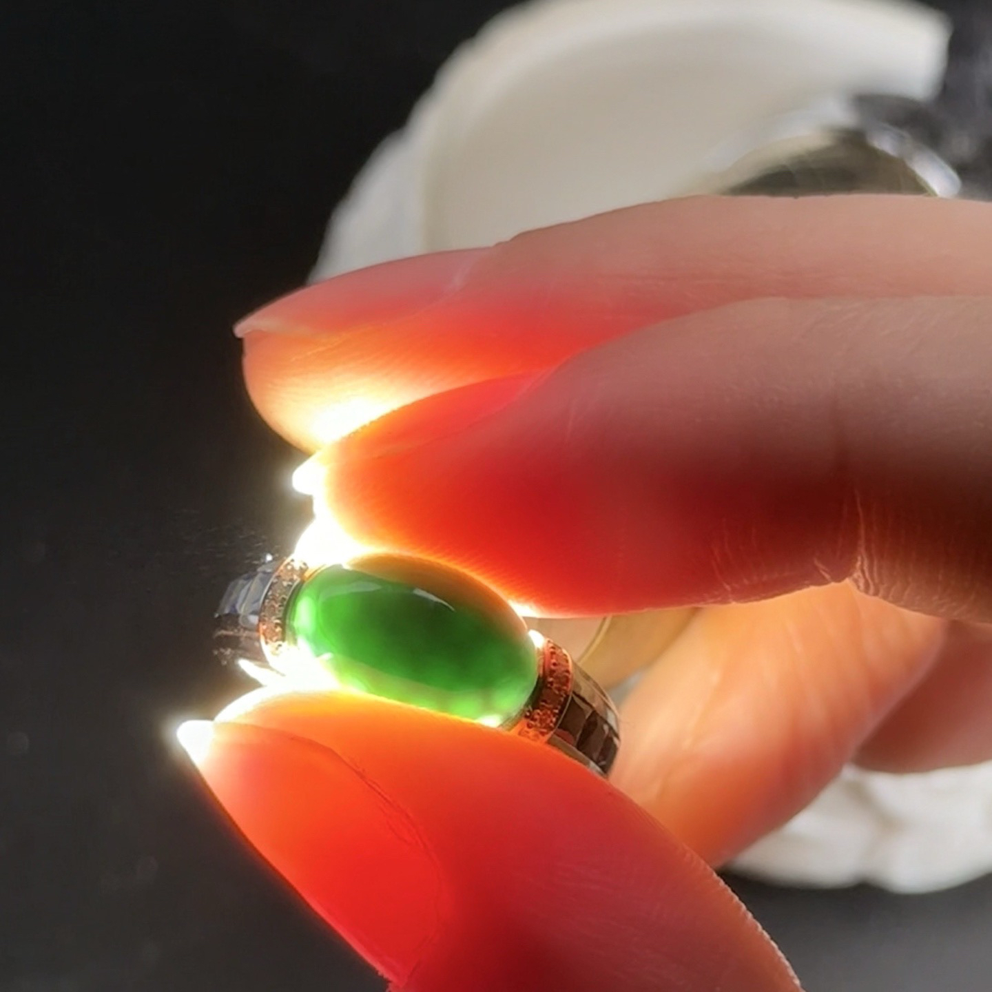 精品18k墨翠豪镶蛋面女戒 种好色正 黑度极好 打灯通透 重金豪镶有质感 尺寸11.6