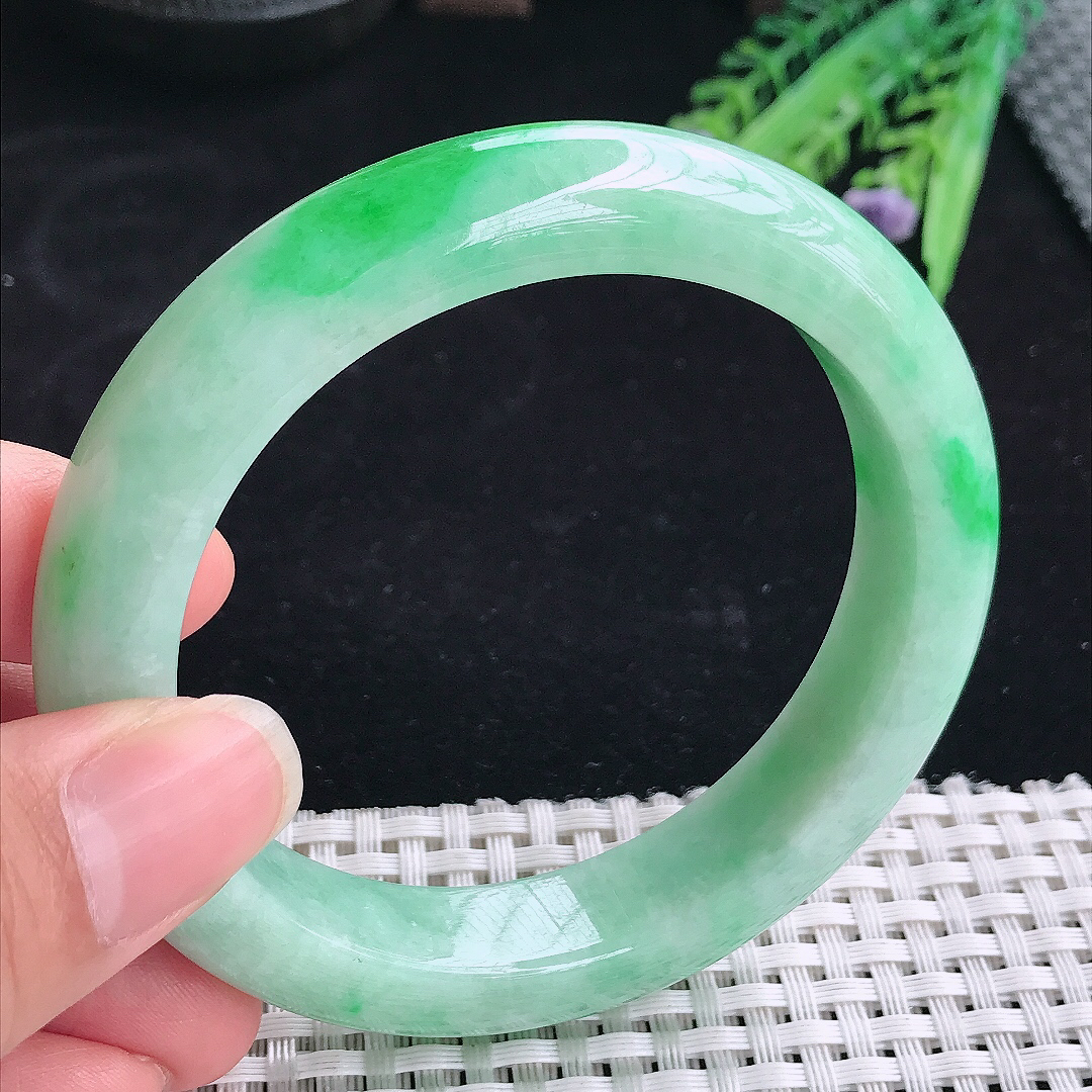 实拍A货翡翠59.5/12.8/9.5老坑精美飘阳绿手镯翡翠玉镯平安镯