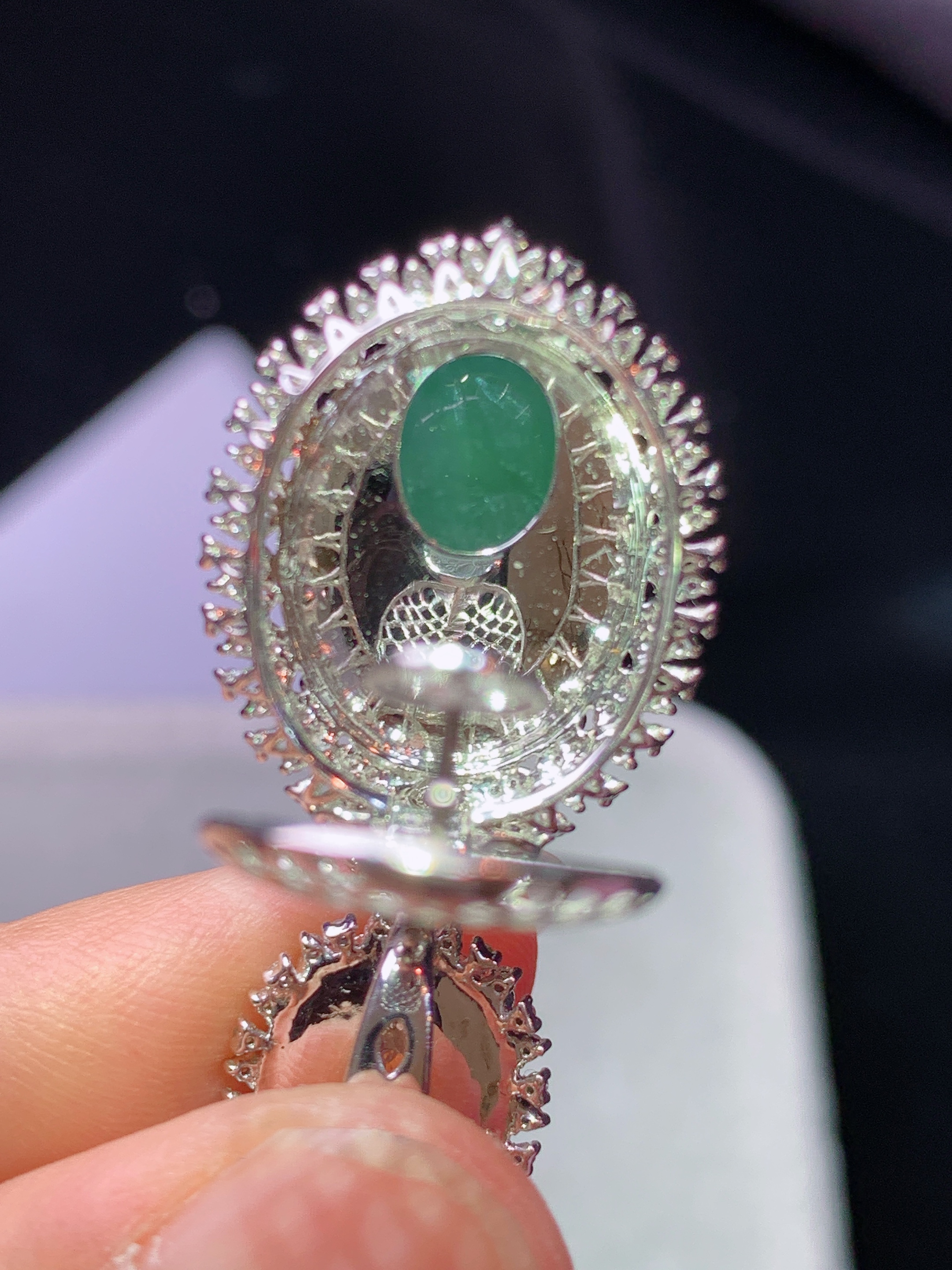 18k金钻镶嵌冰晴绿蛋面吊坠 玉质细腻 色泽艳丽清新 水润亮眼 整体尺寸38.3*18.2*13.2x2