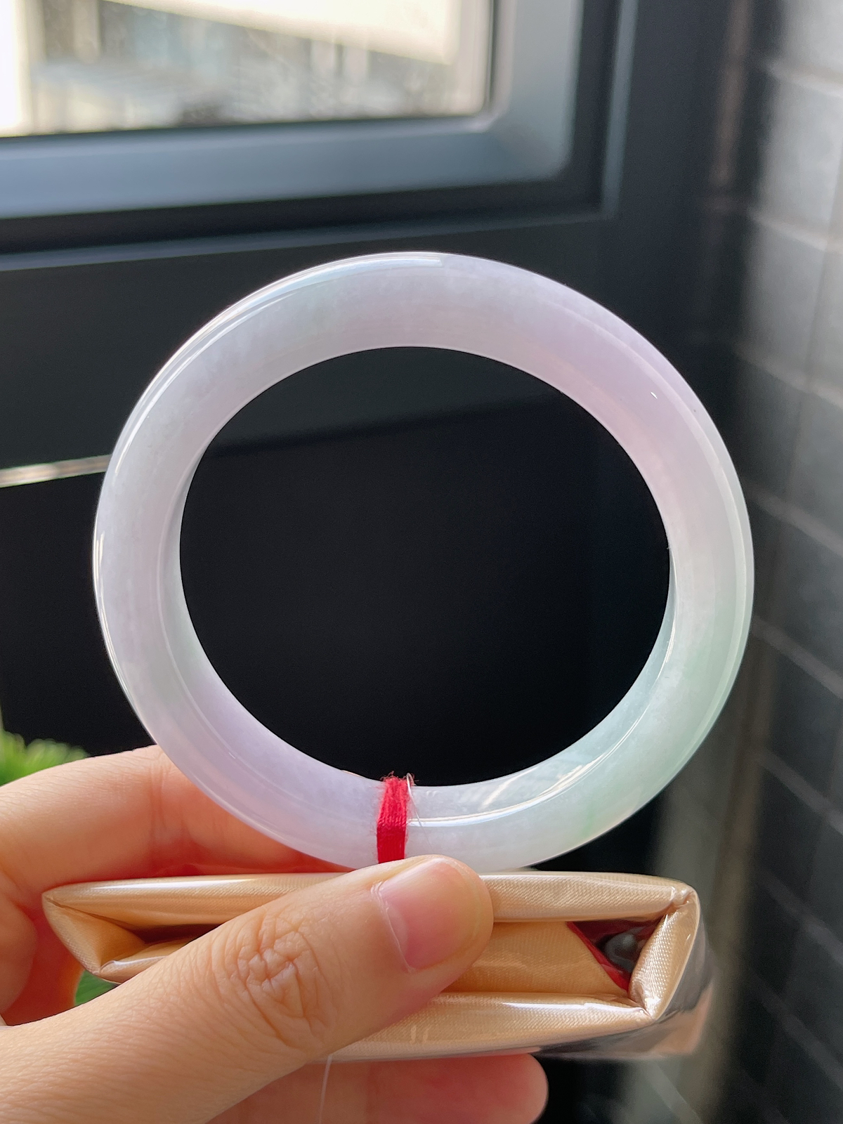 正圈57.6圈口，翡翠糯化种浅紫色春带彩手镯