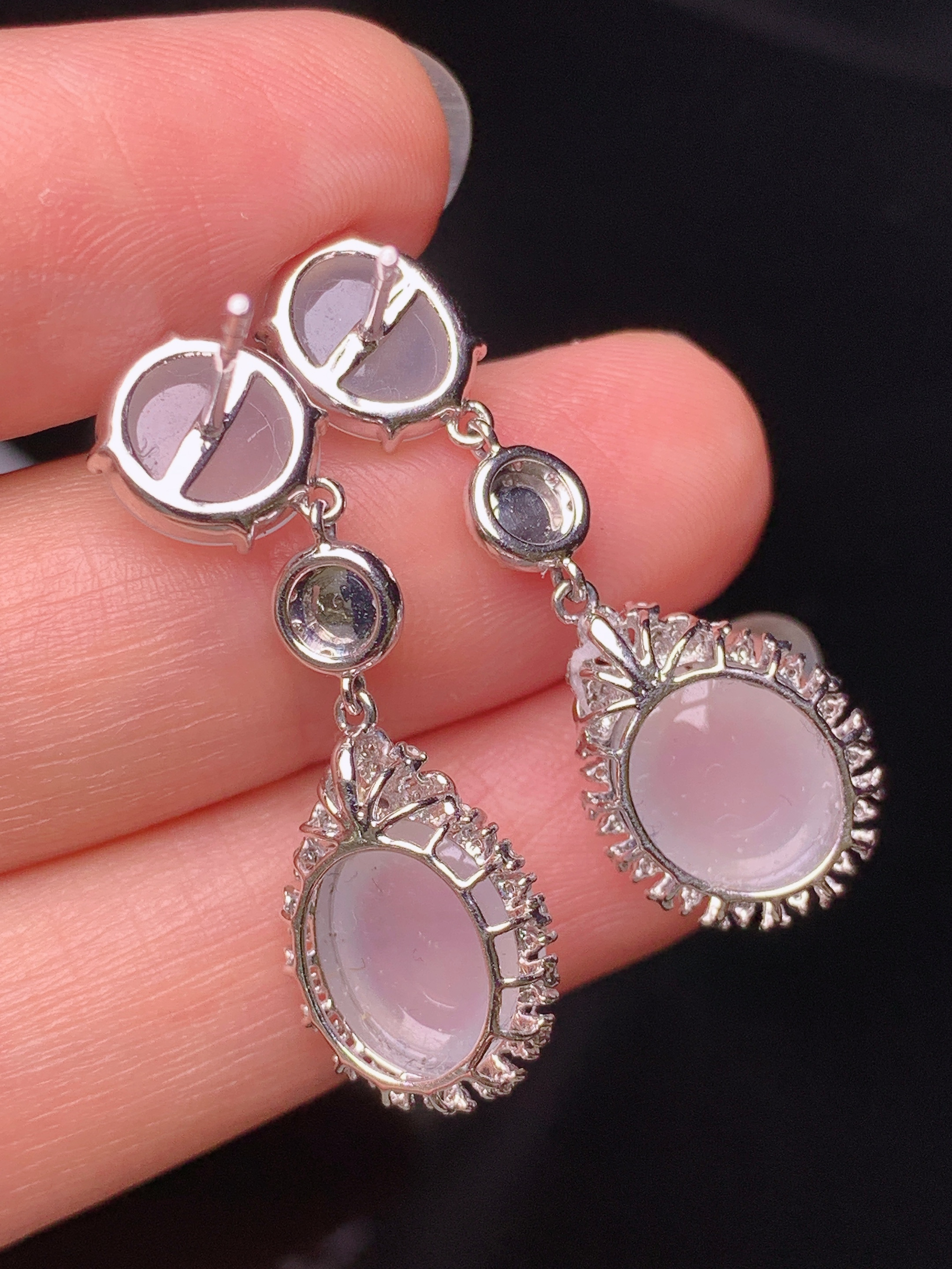 18k金钻镶嵌冰种蛋面耳坠 玉质细腻 色泽艳丽清新 水润亮眼 整体尺寸32.2*11*7x2