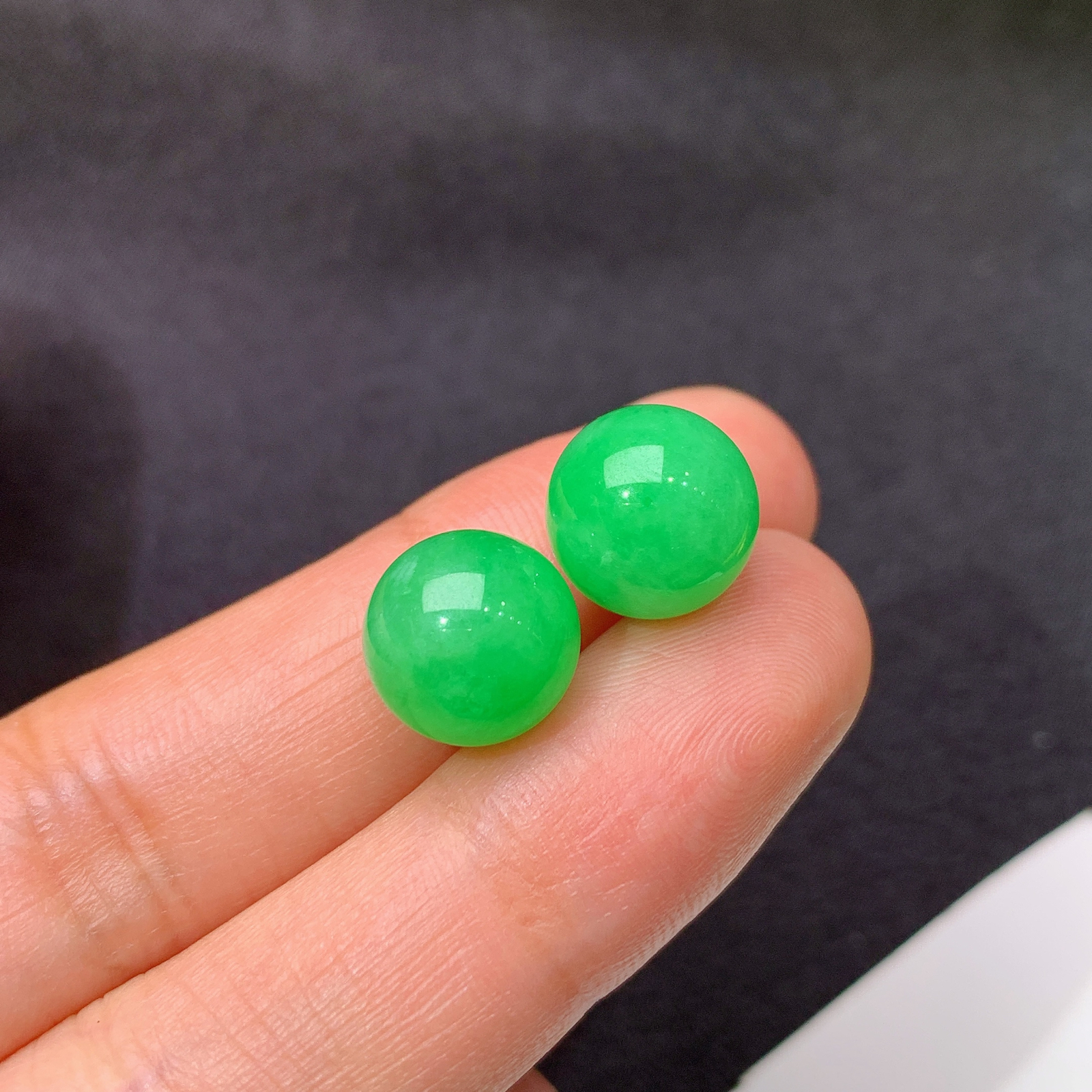 翠绿圆珠一对，镶嵌佳品，冰润色阳，种水足，Styh  直径10.2