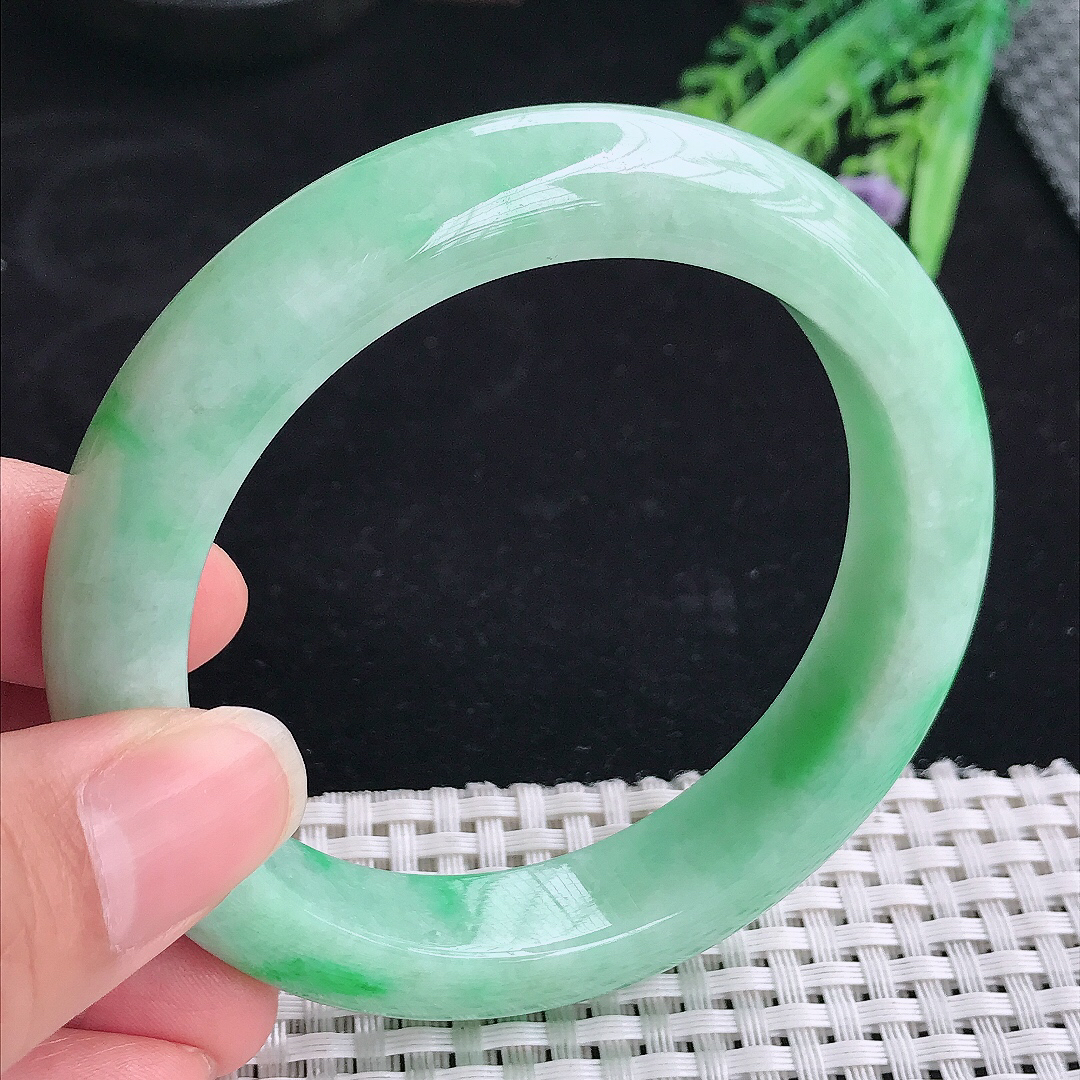 实拍A货翡翠59.5/12.8/9.5老坑精美飘阳绿手镯翡翠玉镯平安镯