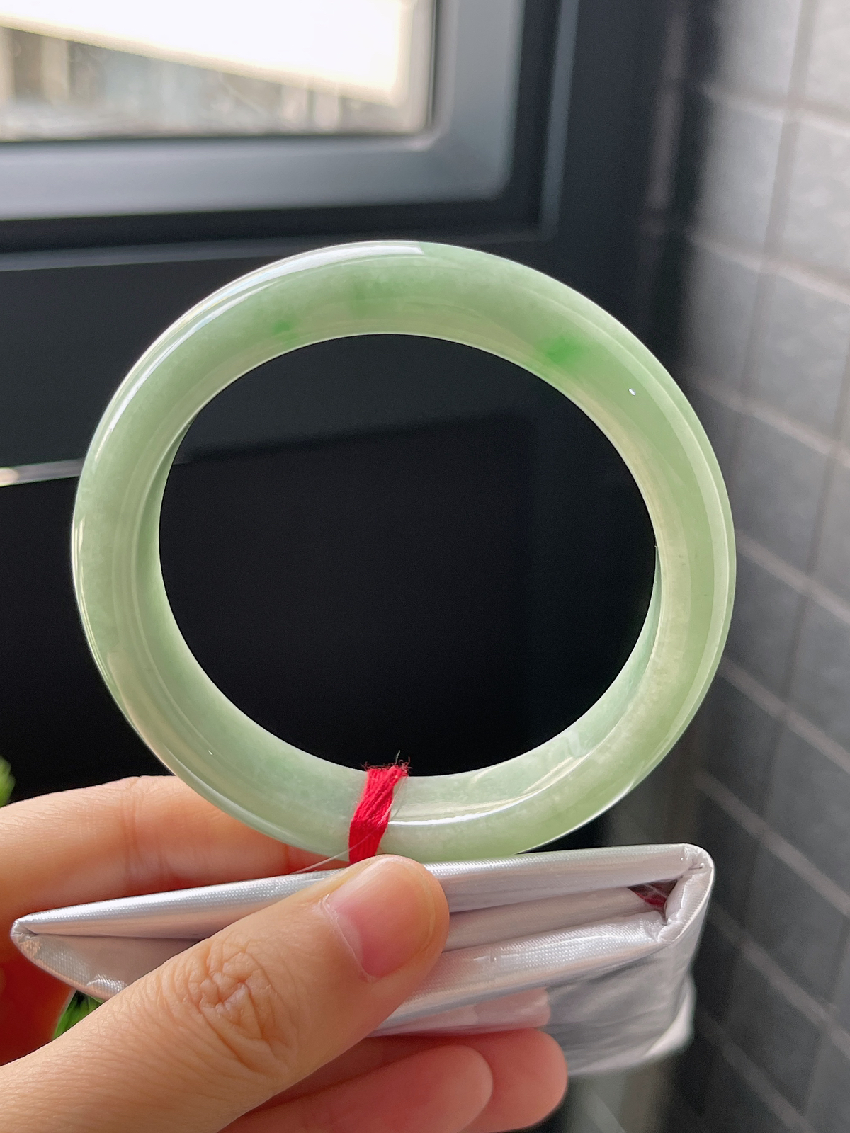 正圈56圈口，翡翠糯化种果绿色手镯