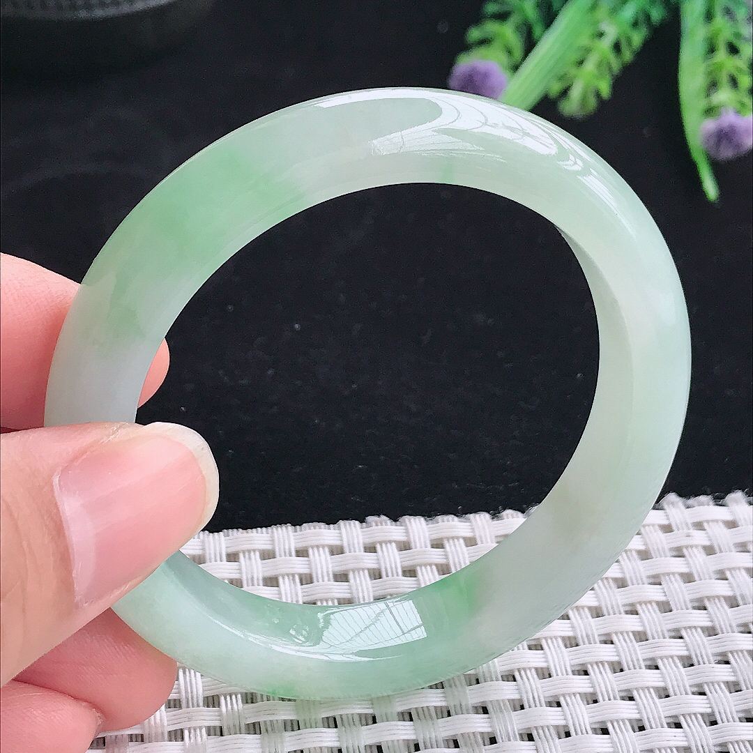 实拍A货翡翠51.5/10.6/8.2小圈口老坑冰胶水灵飘绿手镯翡翠玉镯手环