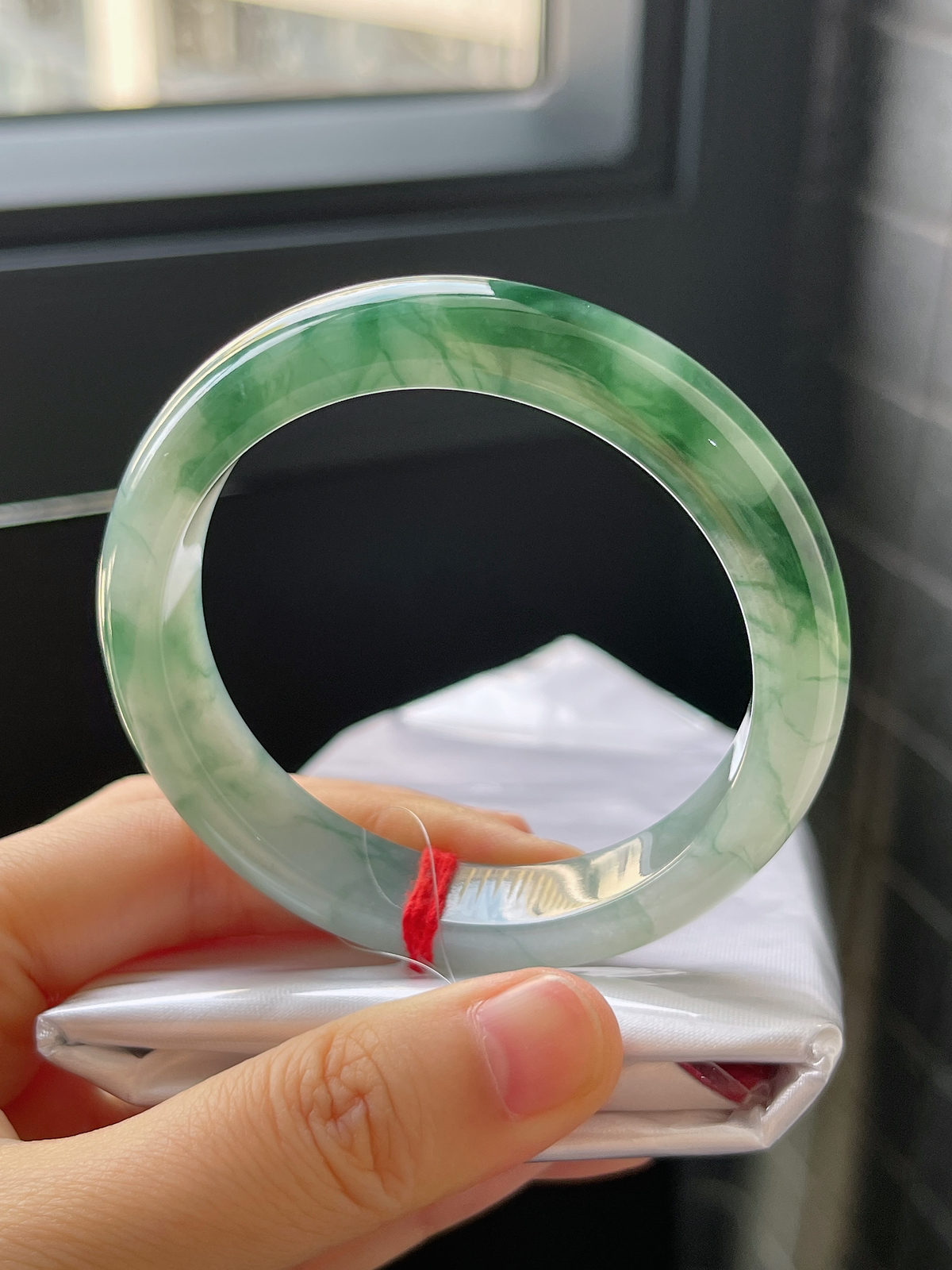 正圈54.3圈口，翡翠冰糯种淡绿色手镯