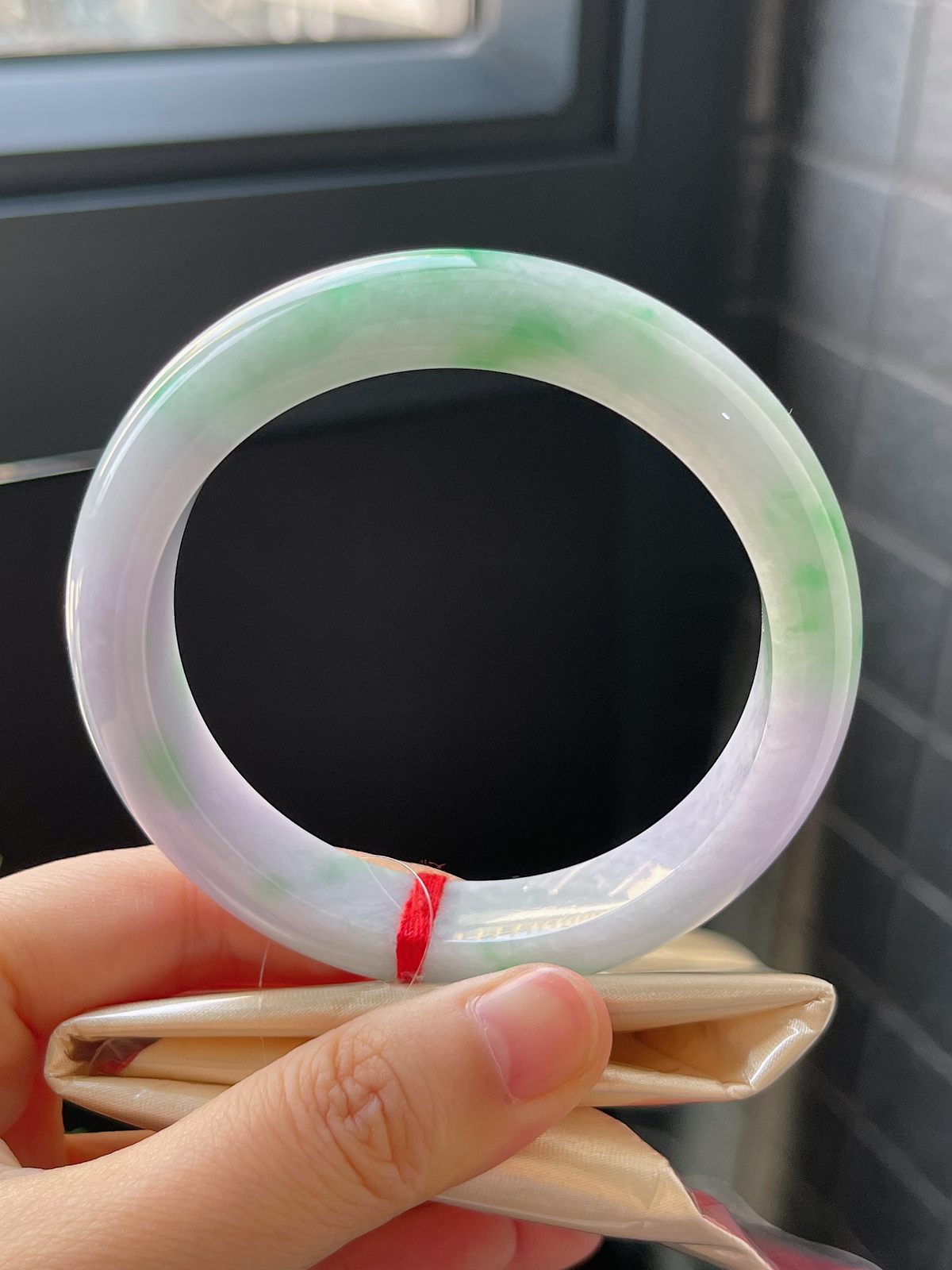 正圈57.7圈口，翡翠糯化种淡紫色春带彩手镯