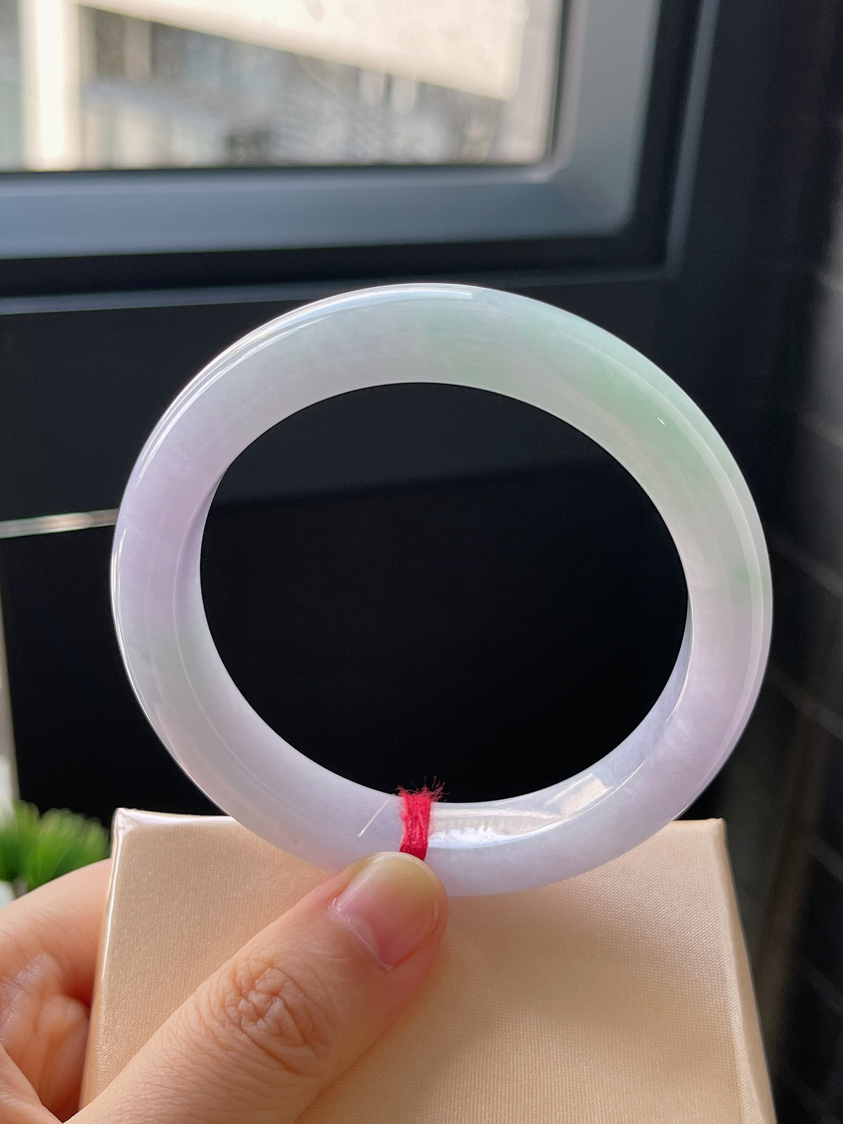 正圈57.6圈口，翡翠糯化种浅紫色春带彩手镯