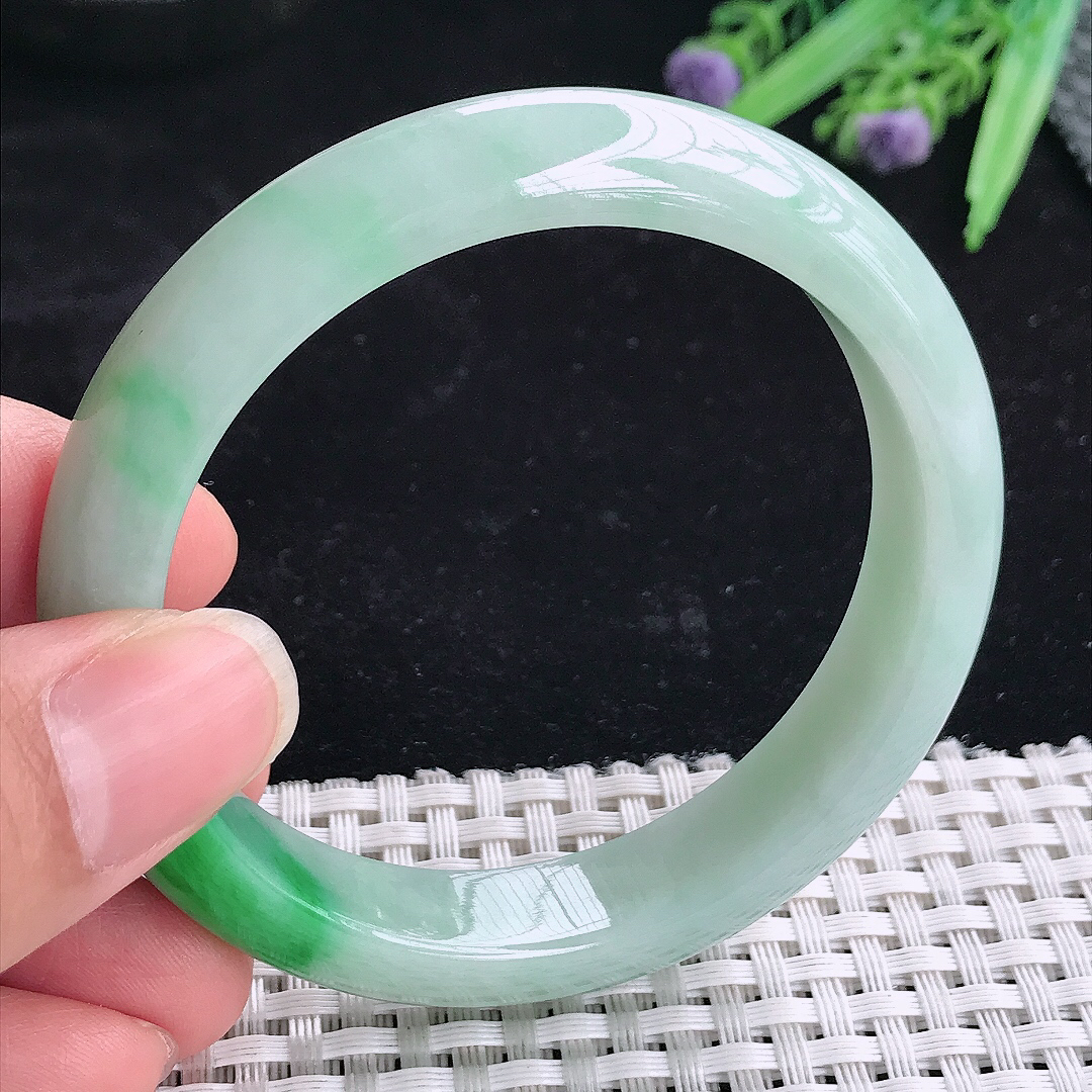 实拍A货翡翠56/12.1/8.1老坑精美辣绿飘阳绿手镯翡翠玉镯平安镯