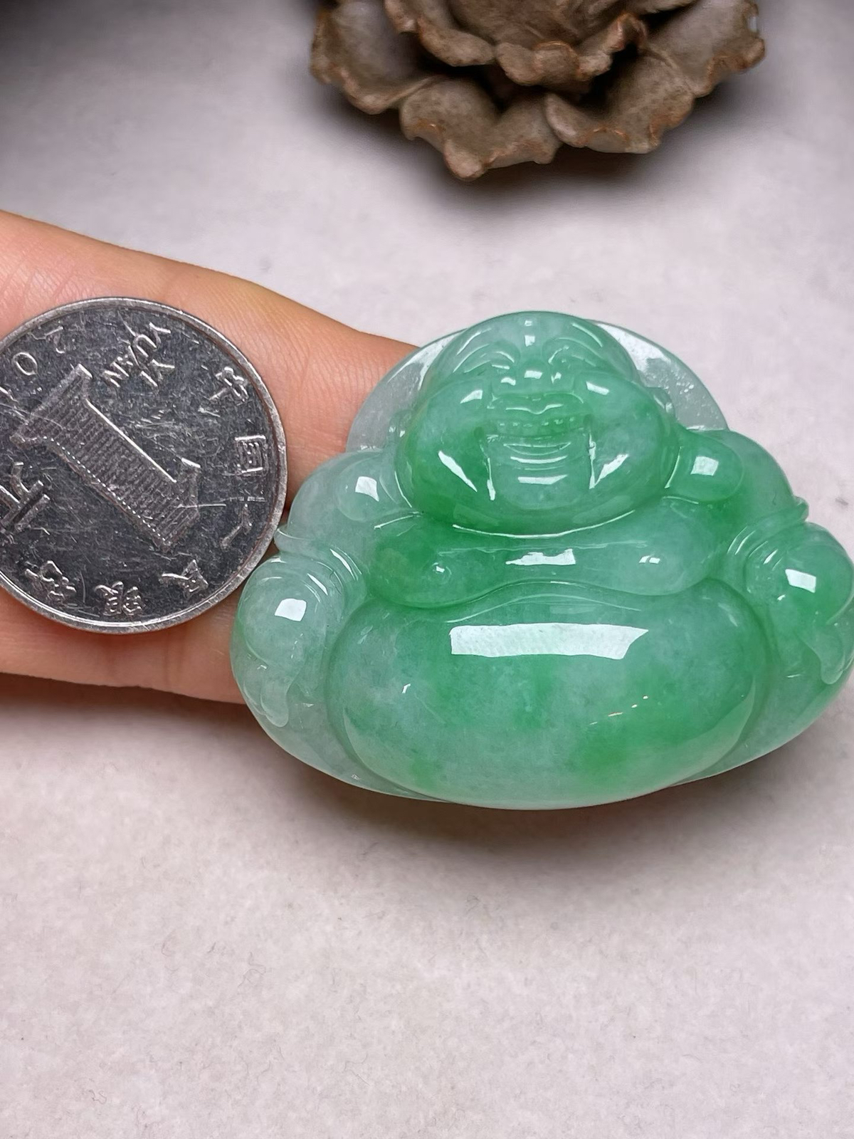 冰糯种飘绿【佛公】吊坠、种水好，玉质细腻 ，卖相好.