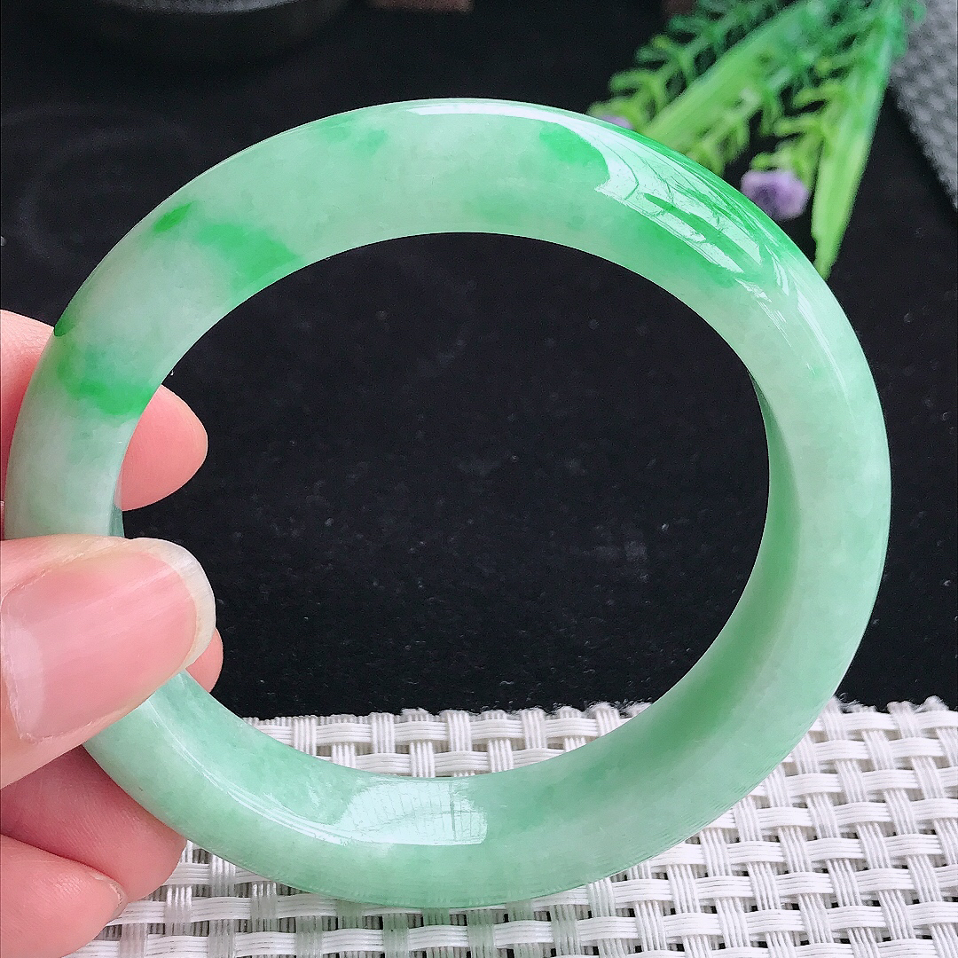 实拍A货翡翠59.5/12.8/9.5老坑精美飘阳绿手镯翡翠玉镯平安镯