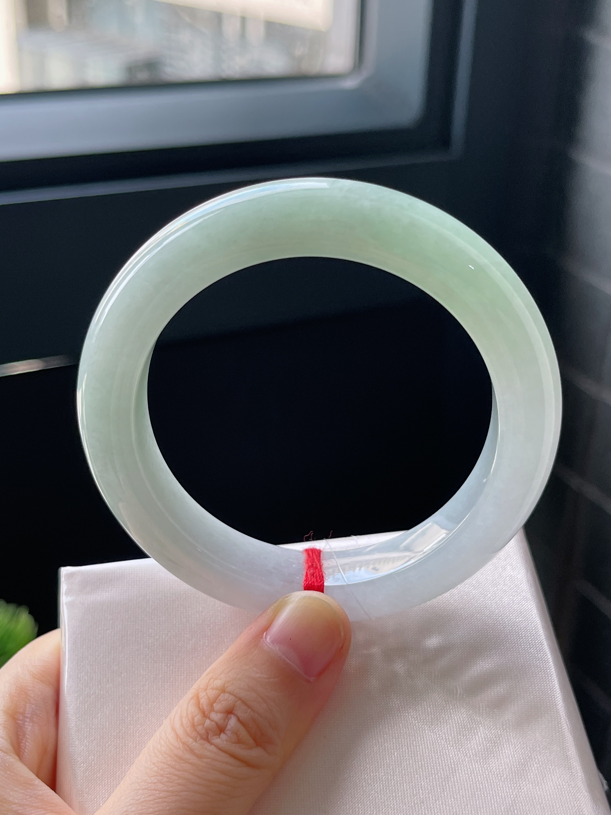 正圈53.2圈口，翡翠冰糯种浅绿色手镯