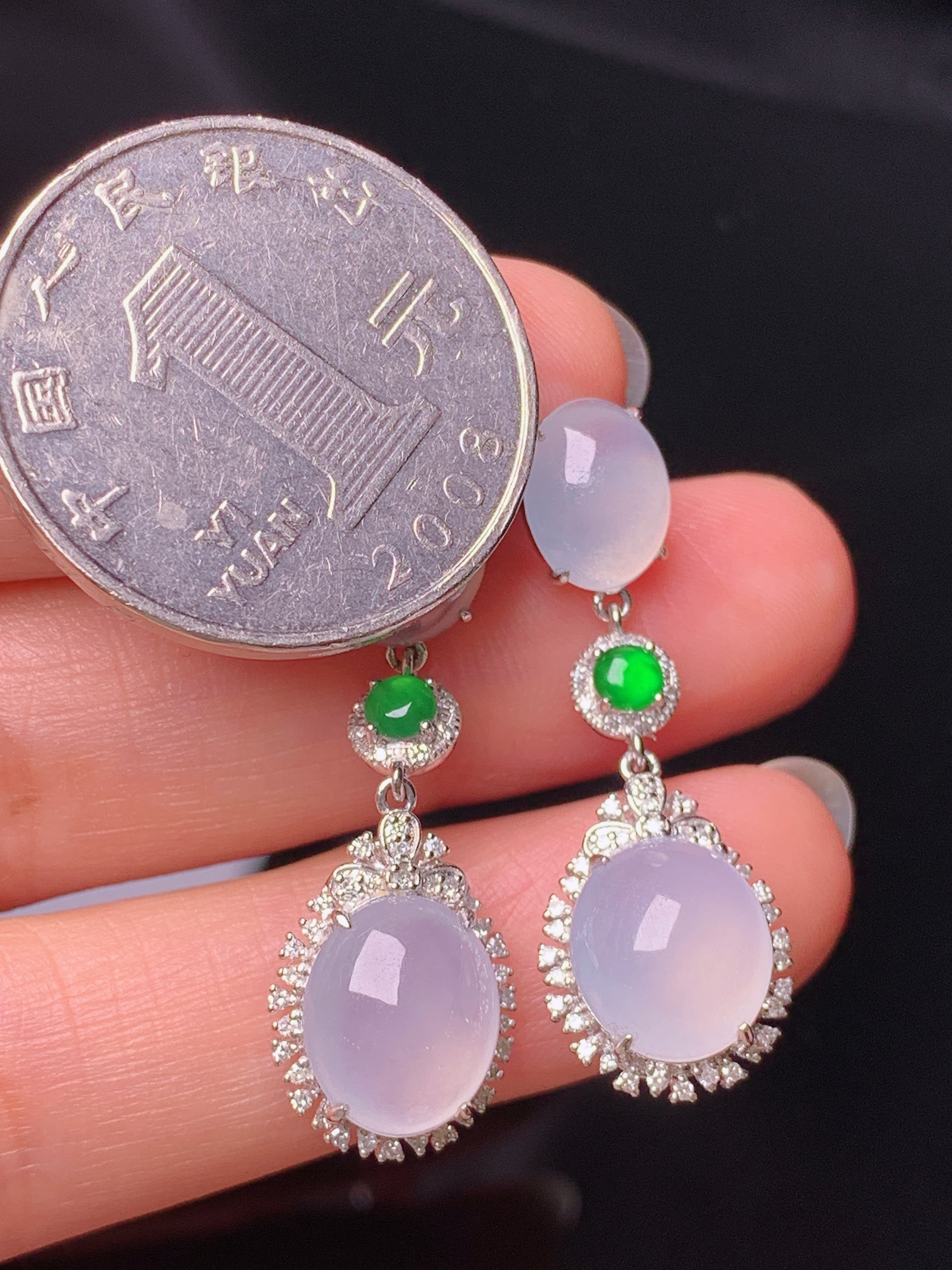 18k金钻镶嵌冰种蛋面耳坠 玉质细腻 色泽艳丽清新 水润亮眼 整体尺寸32.2*11*7x2