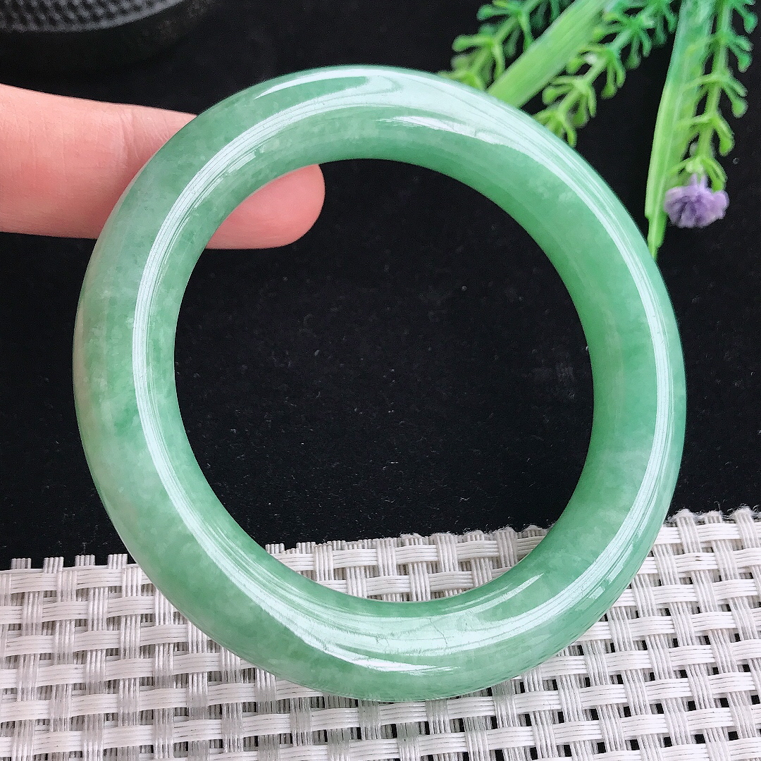 实拍A货翡翠56.5/12/11.6老坑精美冰润满绿圆条手镯翡翠玉镯平安镯