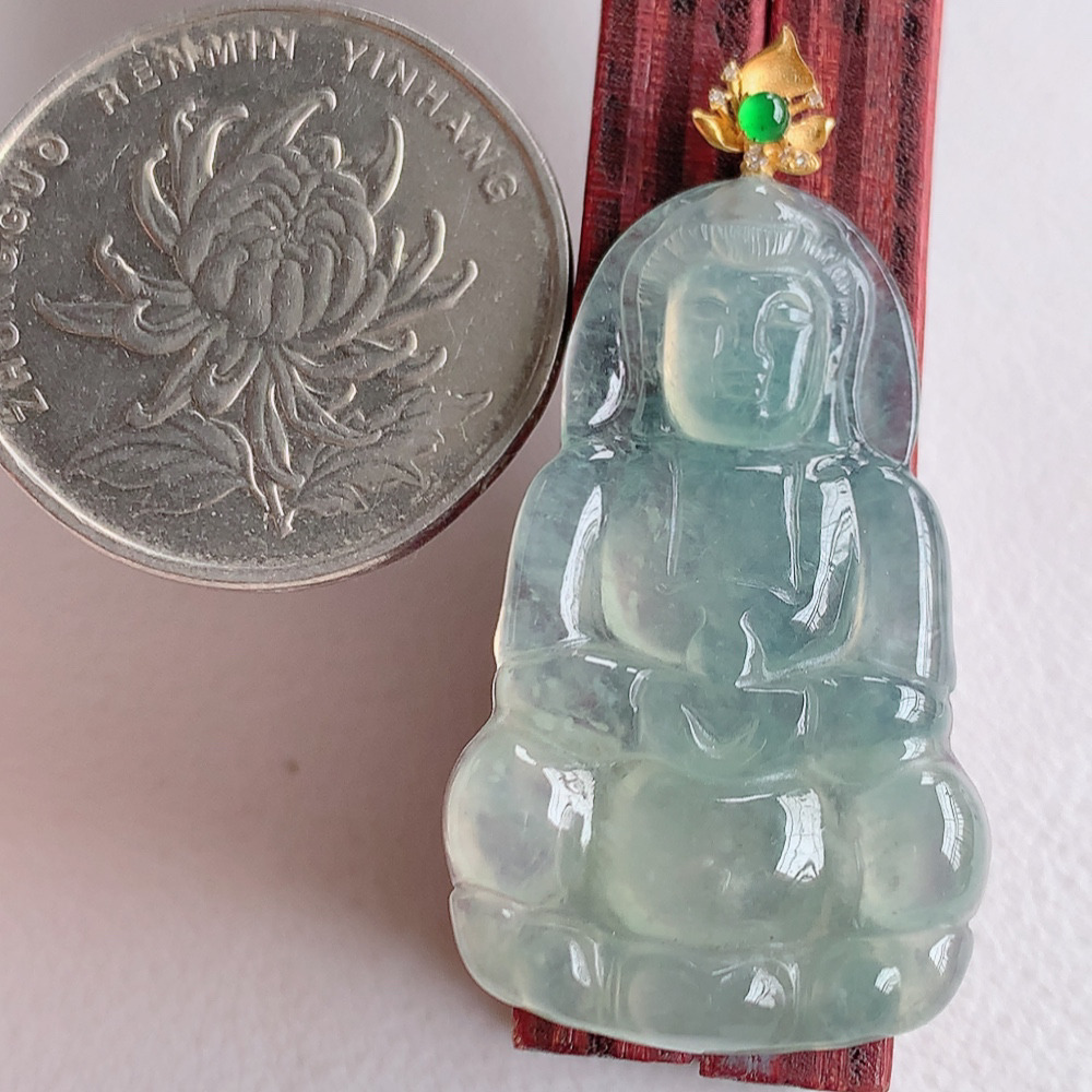 18k金扣冰润精雕观音吊坠，法相端庄大气，工艺精湛，种色浓郁，细腻饱满冰润，种老水足，收藏佳品，佩戴大气  W03.27   尺寸：33-20.5-4mm