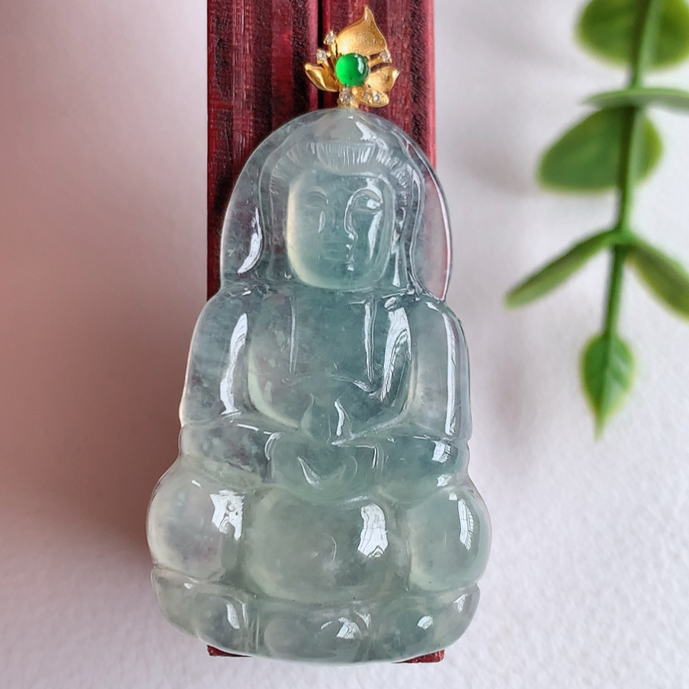 18k金扣冰润精雕观音吊坠，法相端庄大气，工艺精湛，种色浓郁，细腻饱满冰润，种老水足，收藏佳品，佩戴大气  W03.27   尺寸：33-20.5-4mm