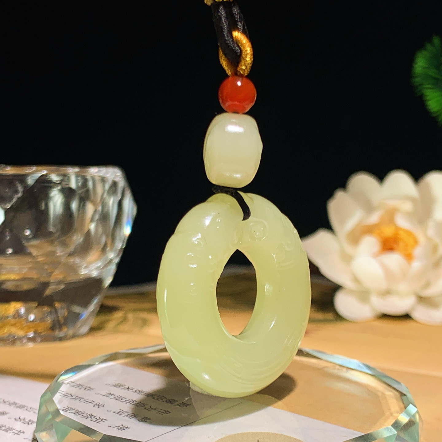 新疆和田玉若羌黄口料双龙守护挂件。尺寸35/9重22.5克 玉质细腻油润。手推出油。佩戴高端典雅。lt260428