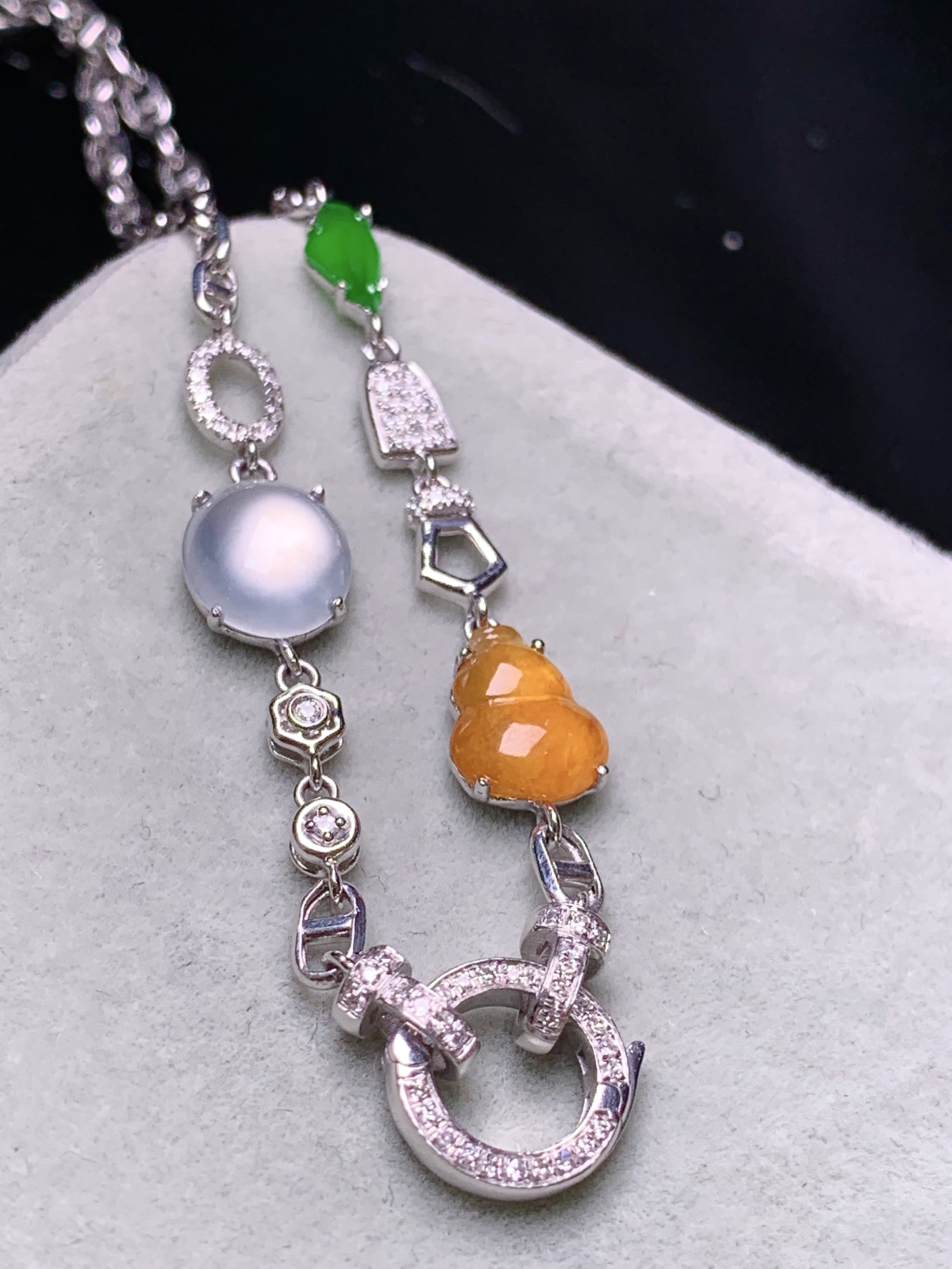 18k金钻镶嵌冰黄翡葫芦项链吊坠多用款 玉质细腻 色泽艳丽清新 水润亮眼 整体尺寸20.6*13*10x2