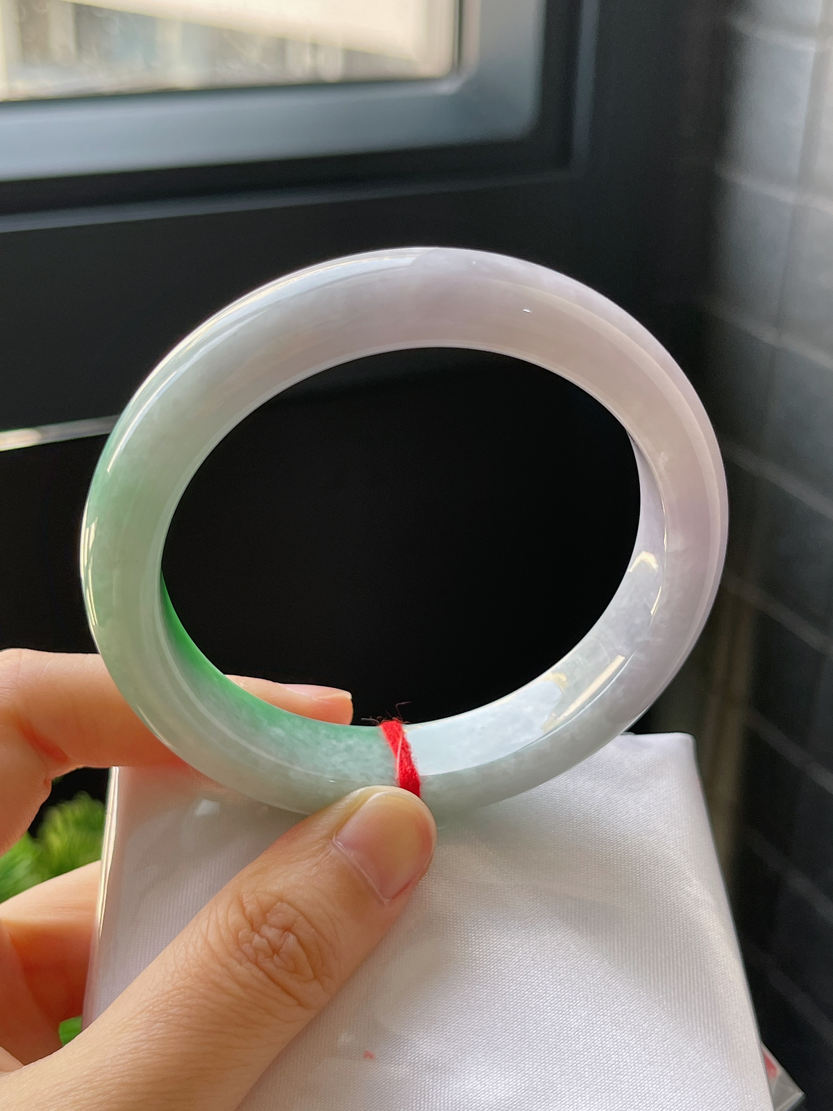 正圈57圈口，翡翠糯化种飘绿手镯