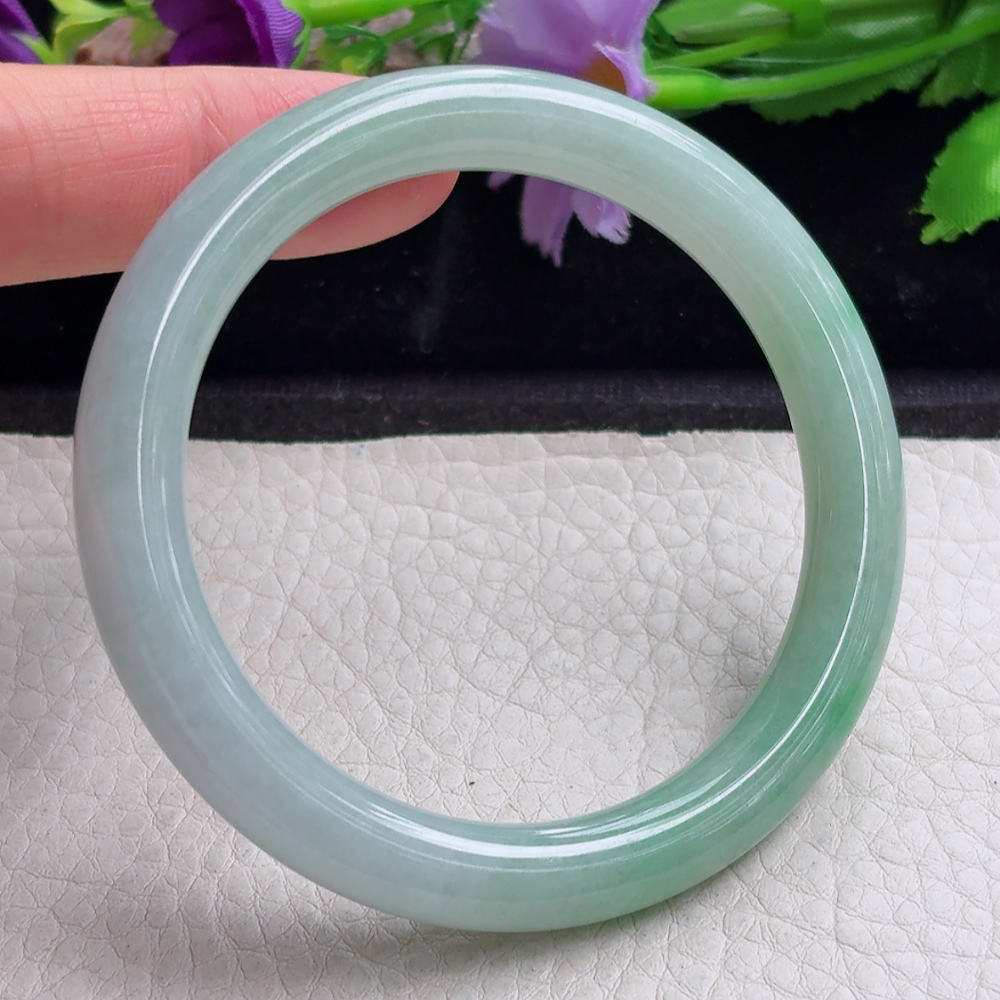 n实拍55*8.5*8.6美人镯 缅甸翡翠a货手镯甜绿秀叮当镯