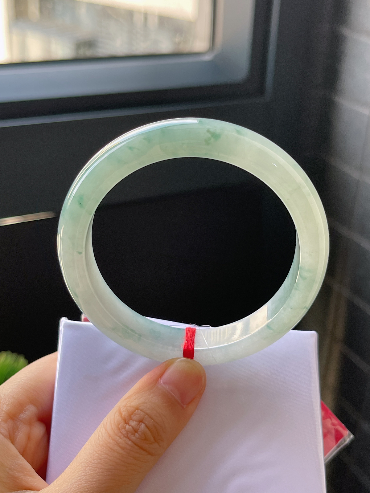 正圈55.8圈口，翡翠冰糯种飘绿手镯