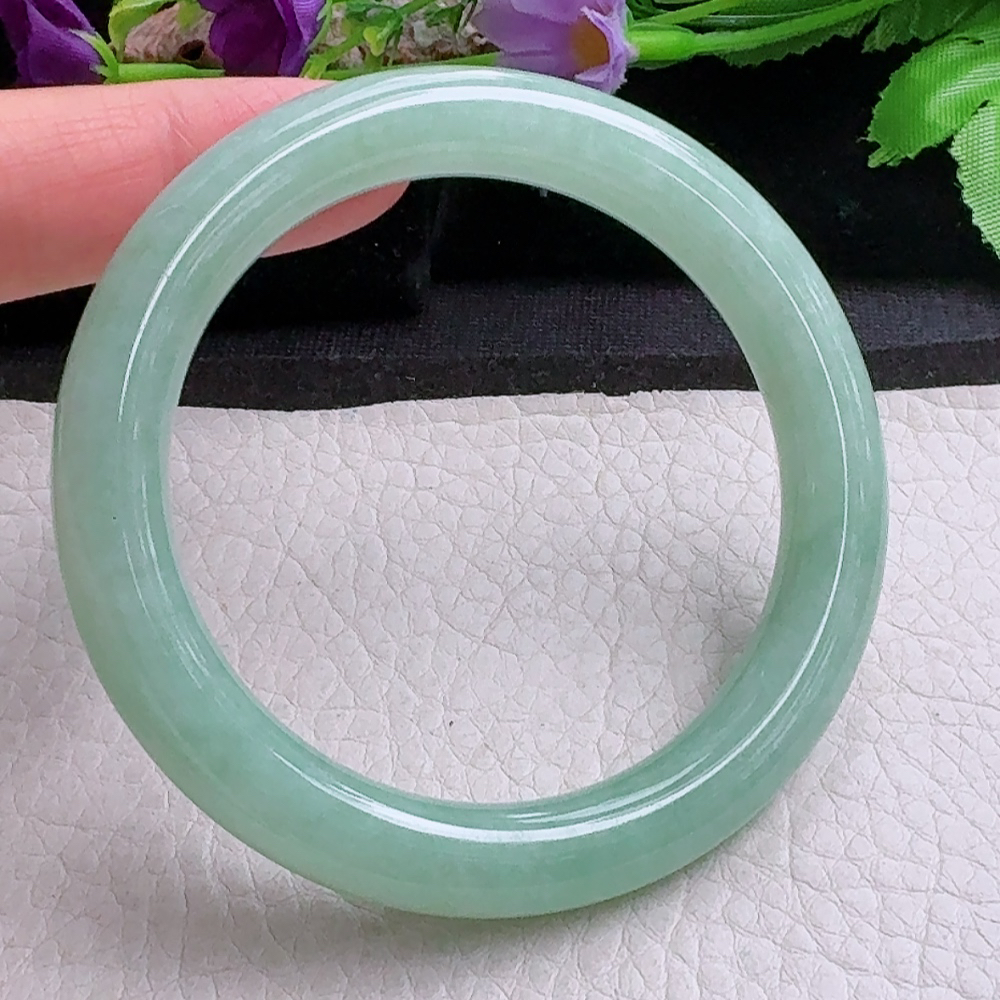 n实拍55*9.6*9.5美人镯 缅甸翡翠a货手镯果绿秀气圆条玉镯子