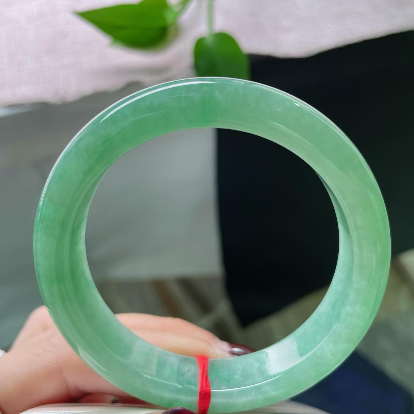 55.2/12.8/8.5绿底正圈，水头好，种老，：简洁现代，充满动感。ss51664a..